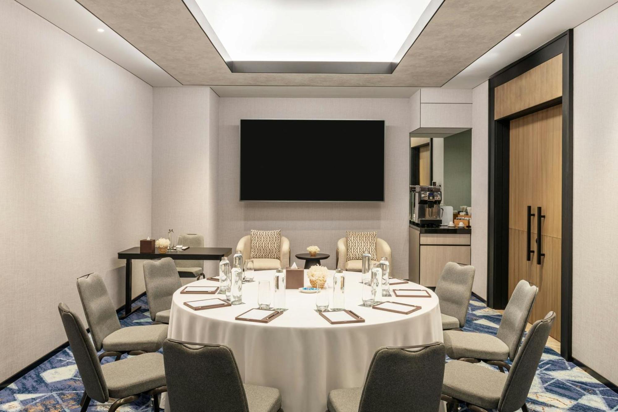 Sheraton Mall Of The Emirates Hotel, Hotel 5*