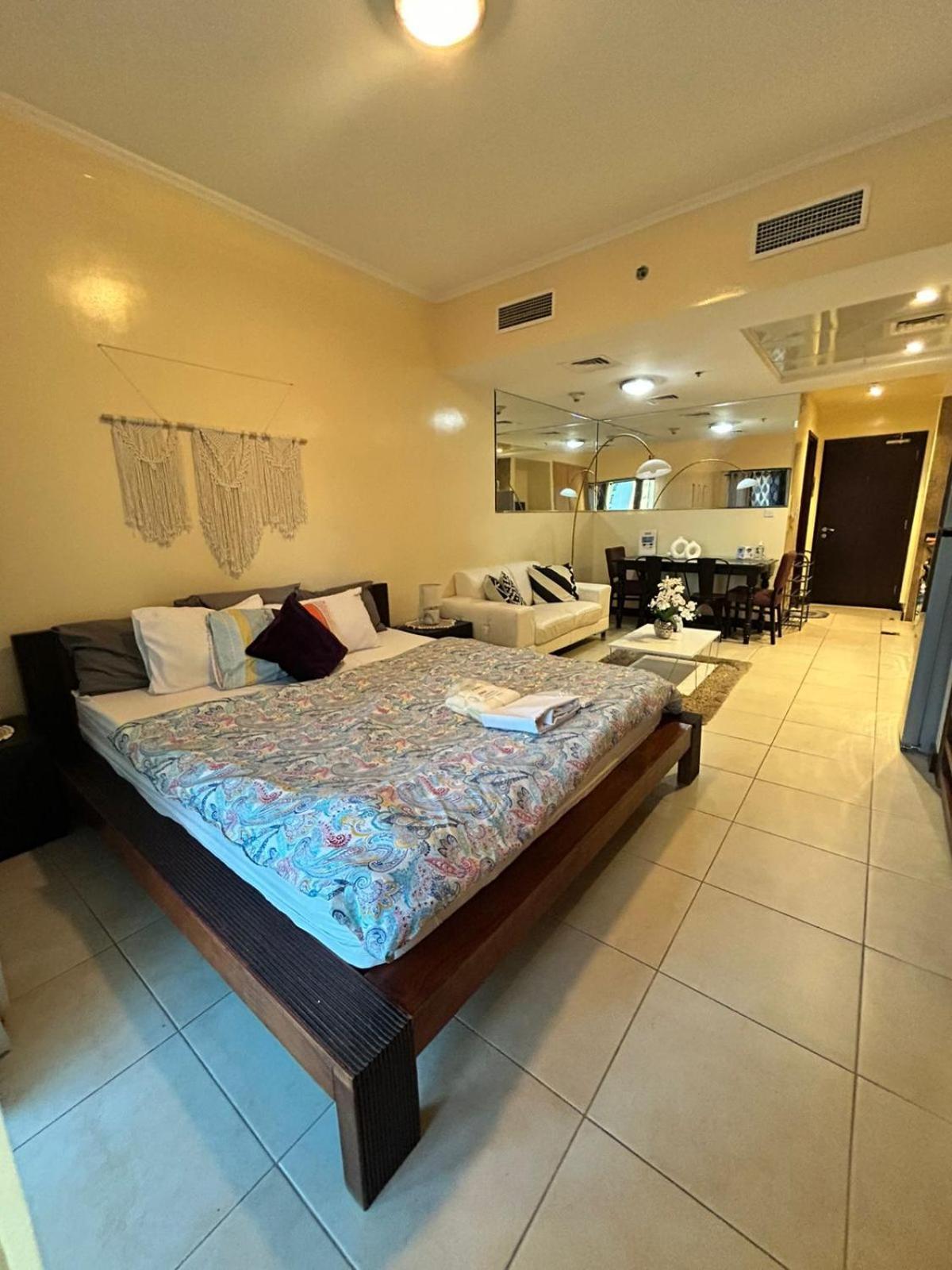 Click Stay - Jlt - Studio & Balcony Lakes View Entire Apartment -Jn Apartment *