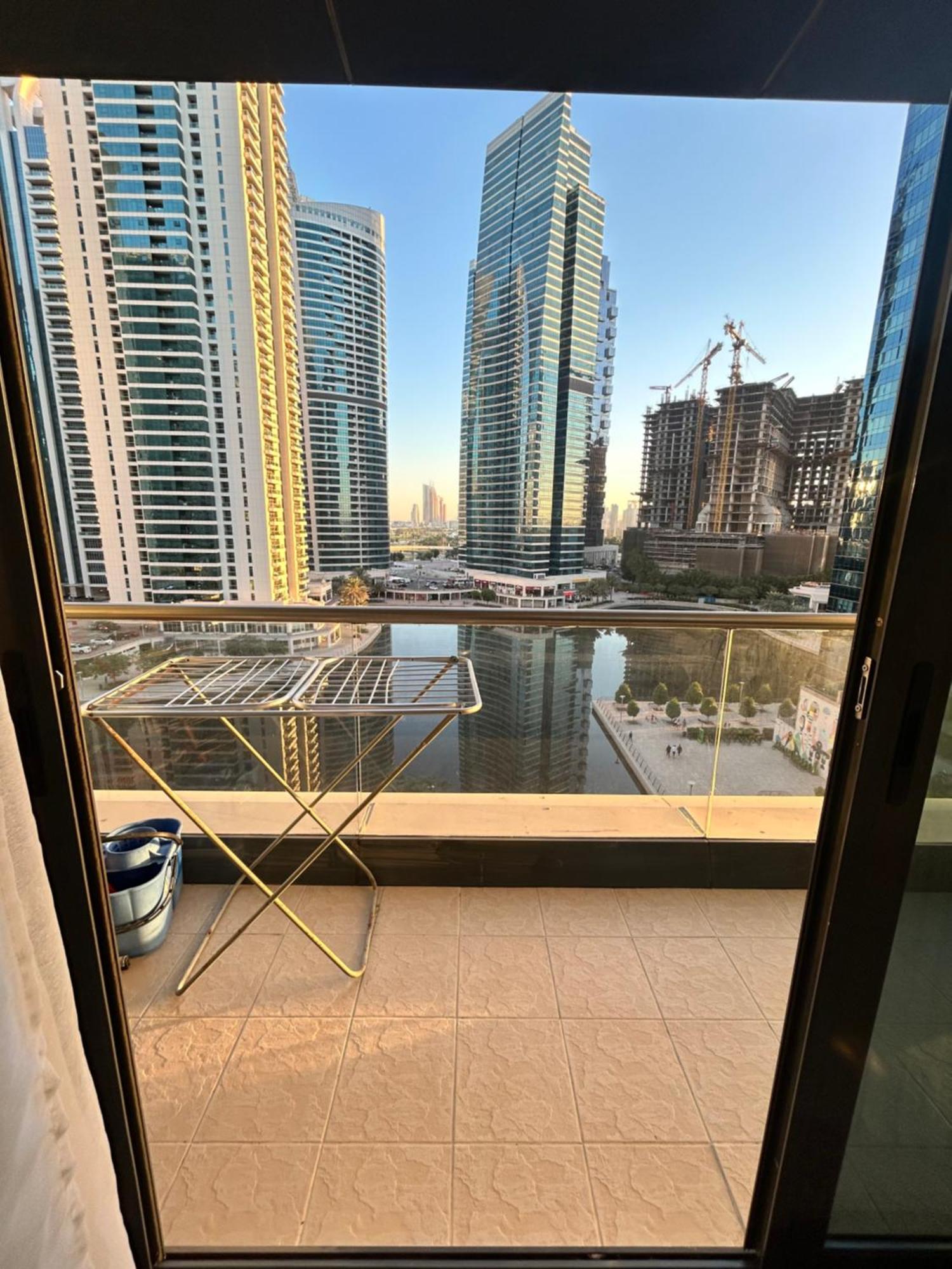 Click Stay - Jlt - Studio & Balcony Lakes View Entire Apartment -Jn *