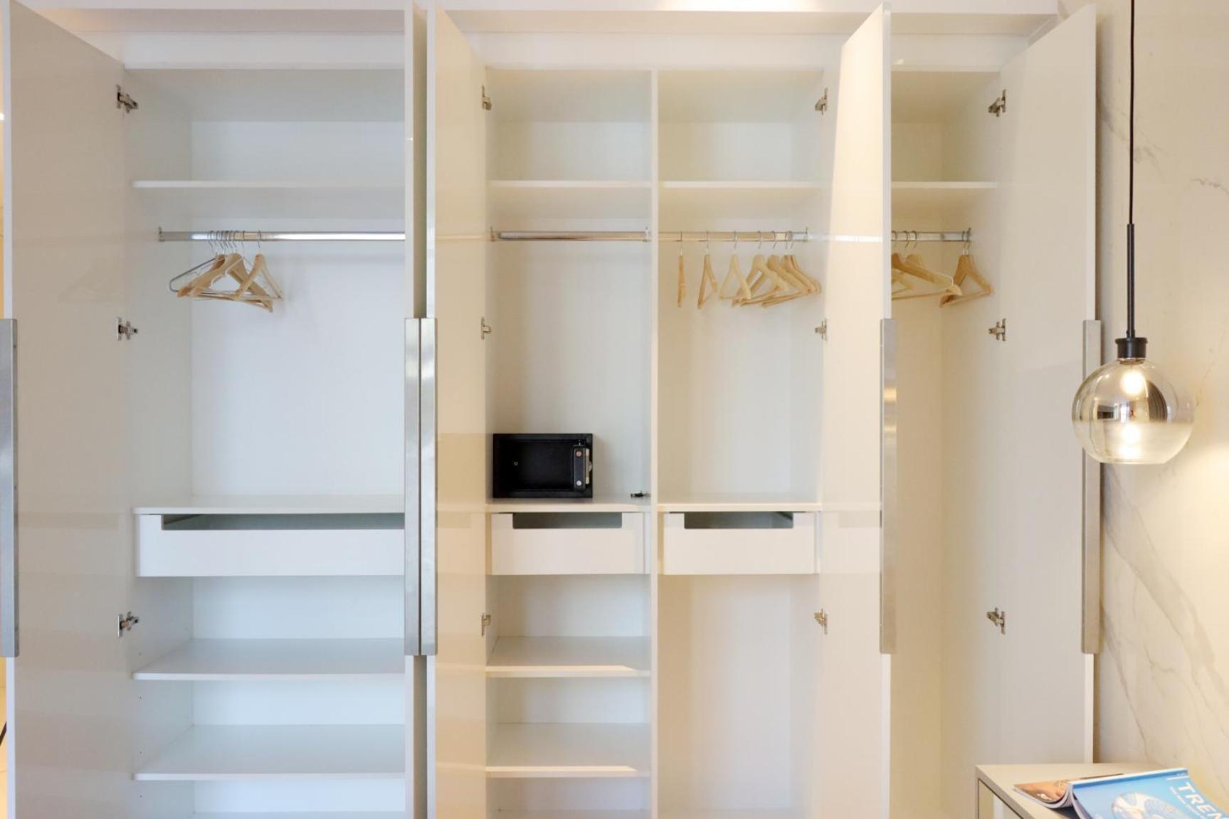 Upgraded 2br Maid's With Sea View - Livbnb Bluewaters Apartment *