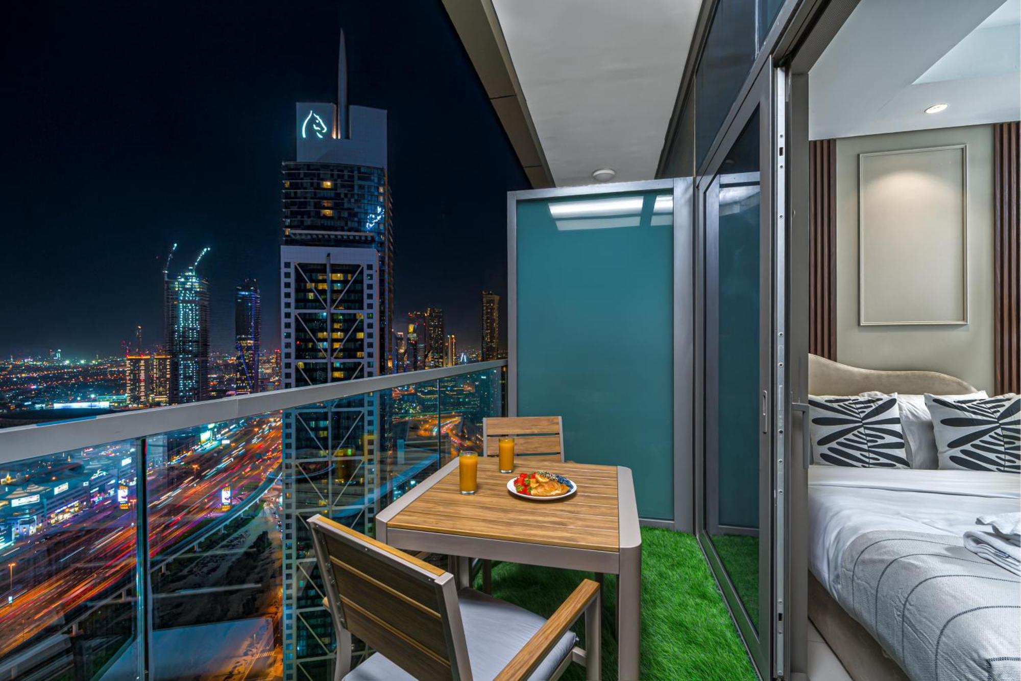 Scenic Infinity Pool With Burj Khalifa Views Apartamento