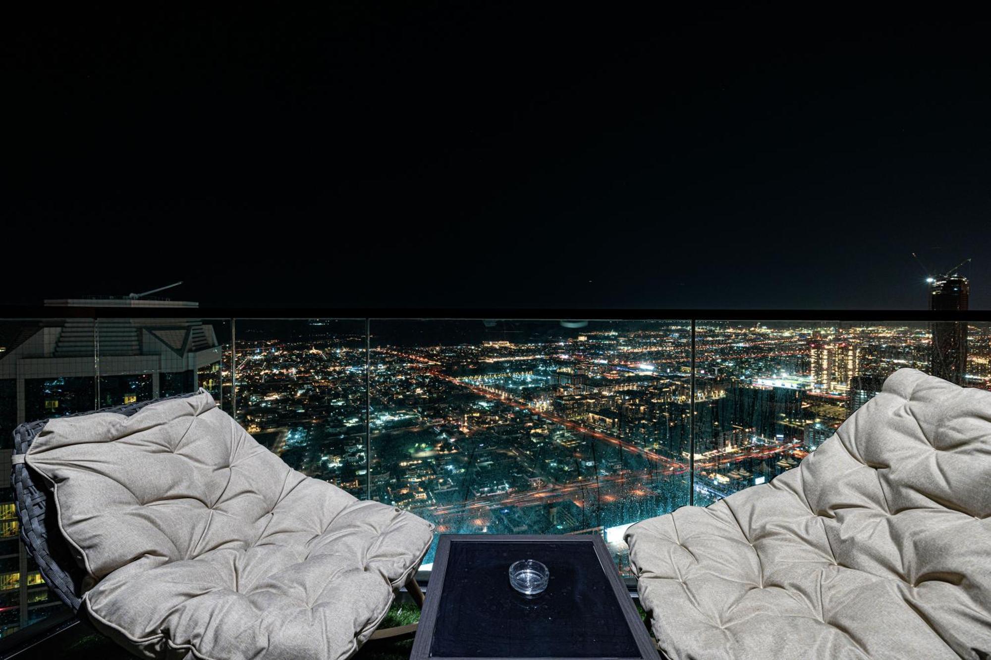 Highest Infinity Pool In Downtown Dubai