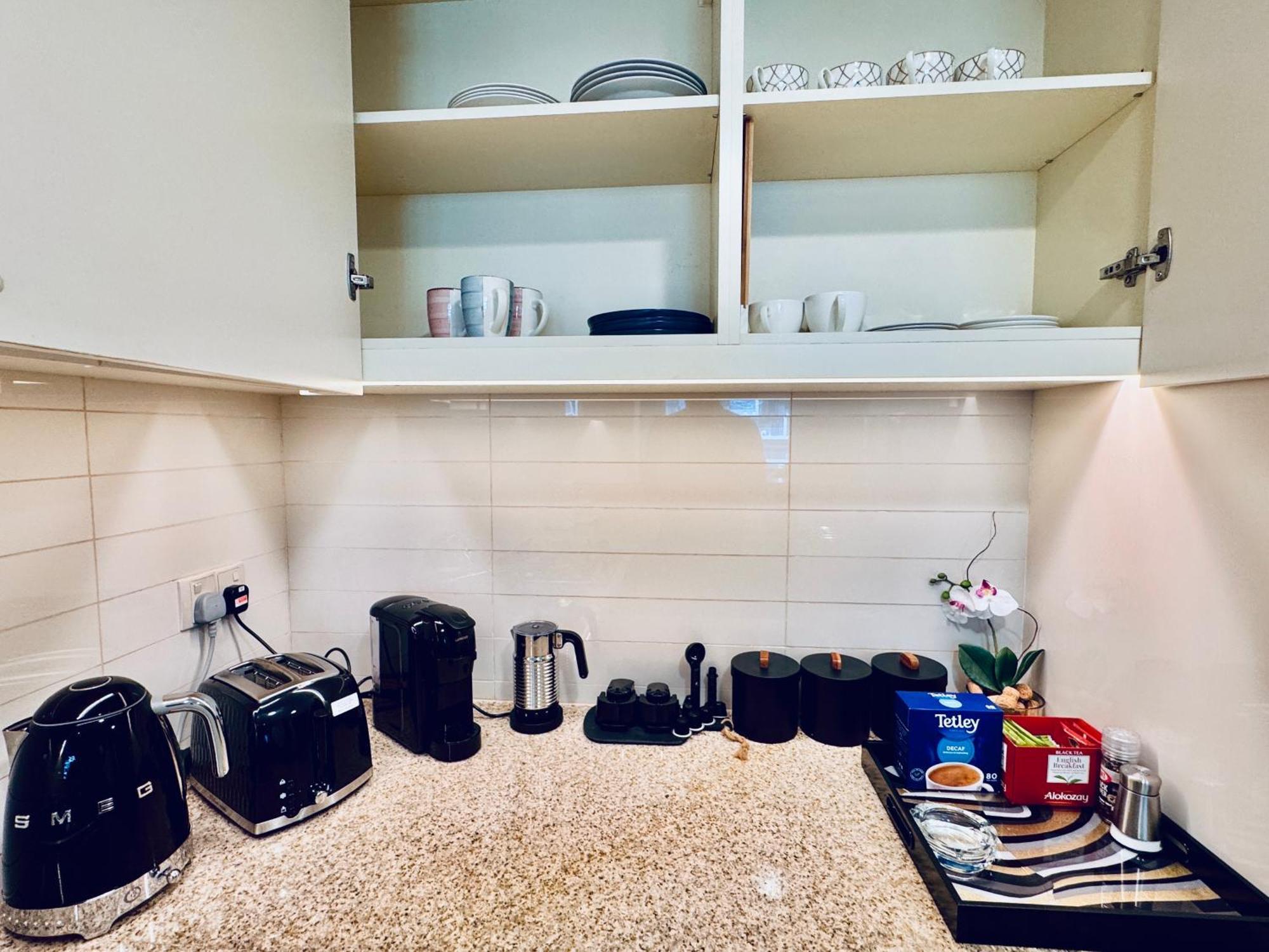 Burj Vista Luxury 2br ,full Burj Khalifa View ,direct Mall & Metro Access