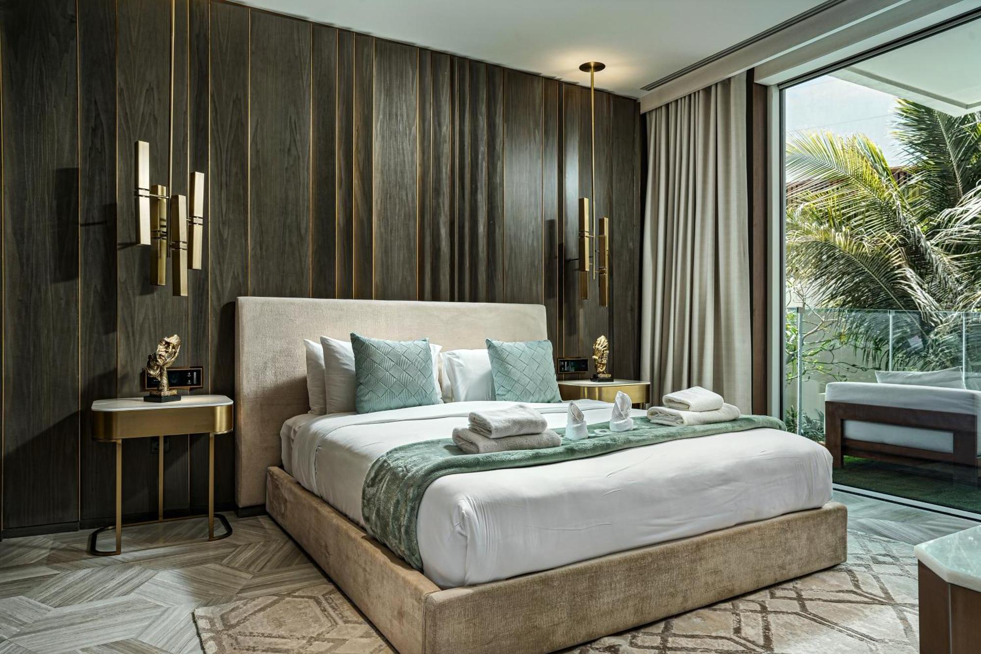 Luxe With Pool View - Lush Greenery I Access Apartment