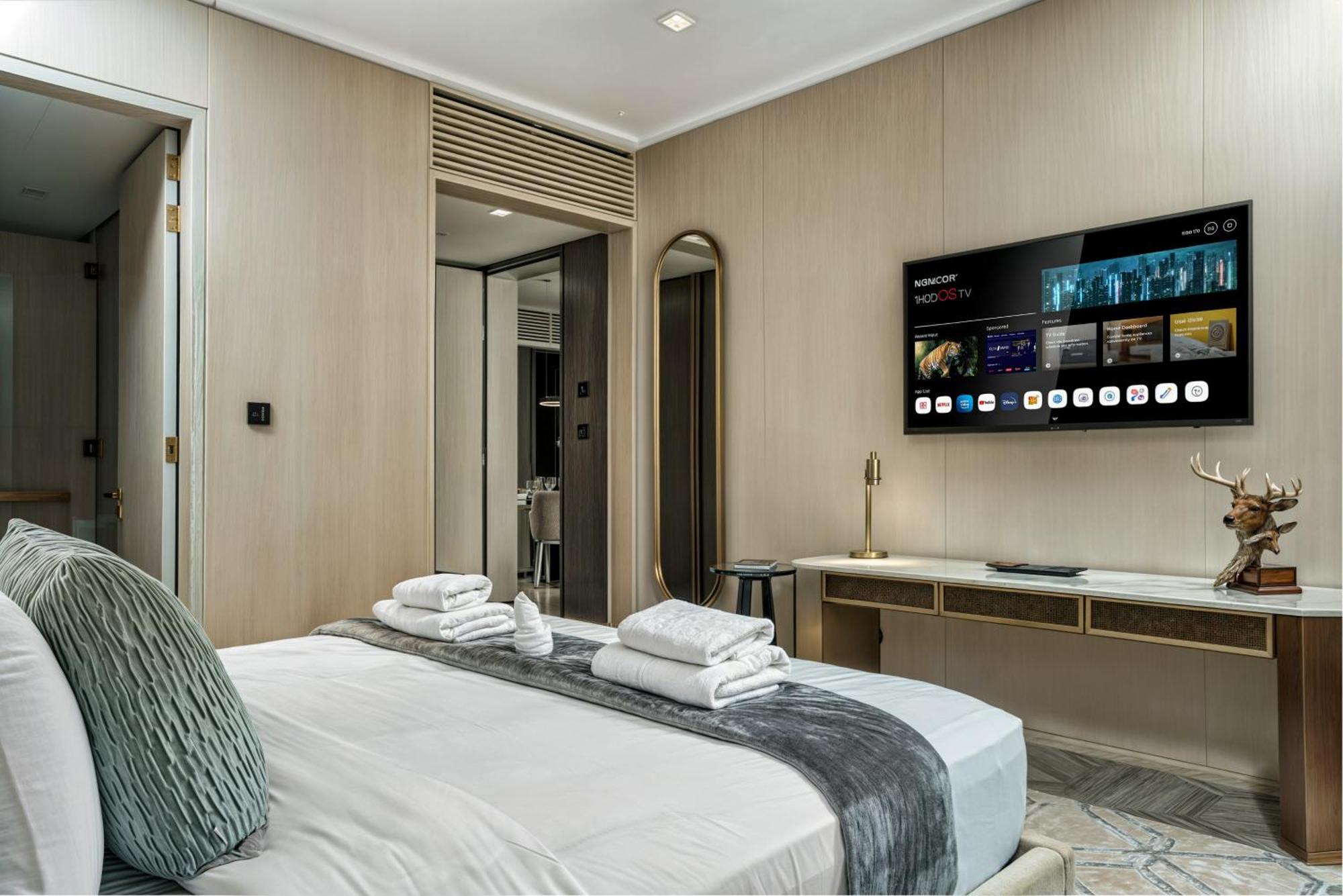 Luxe With Pool View - Lush Greenery I Access Apartment *