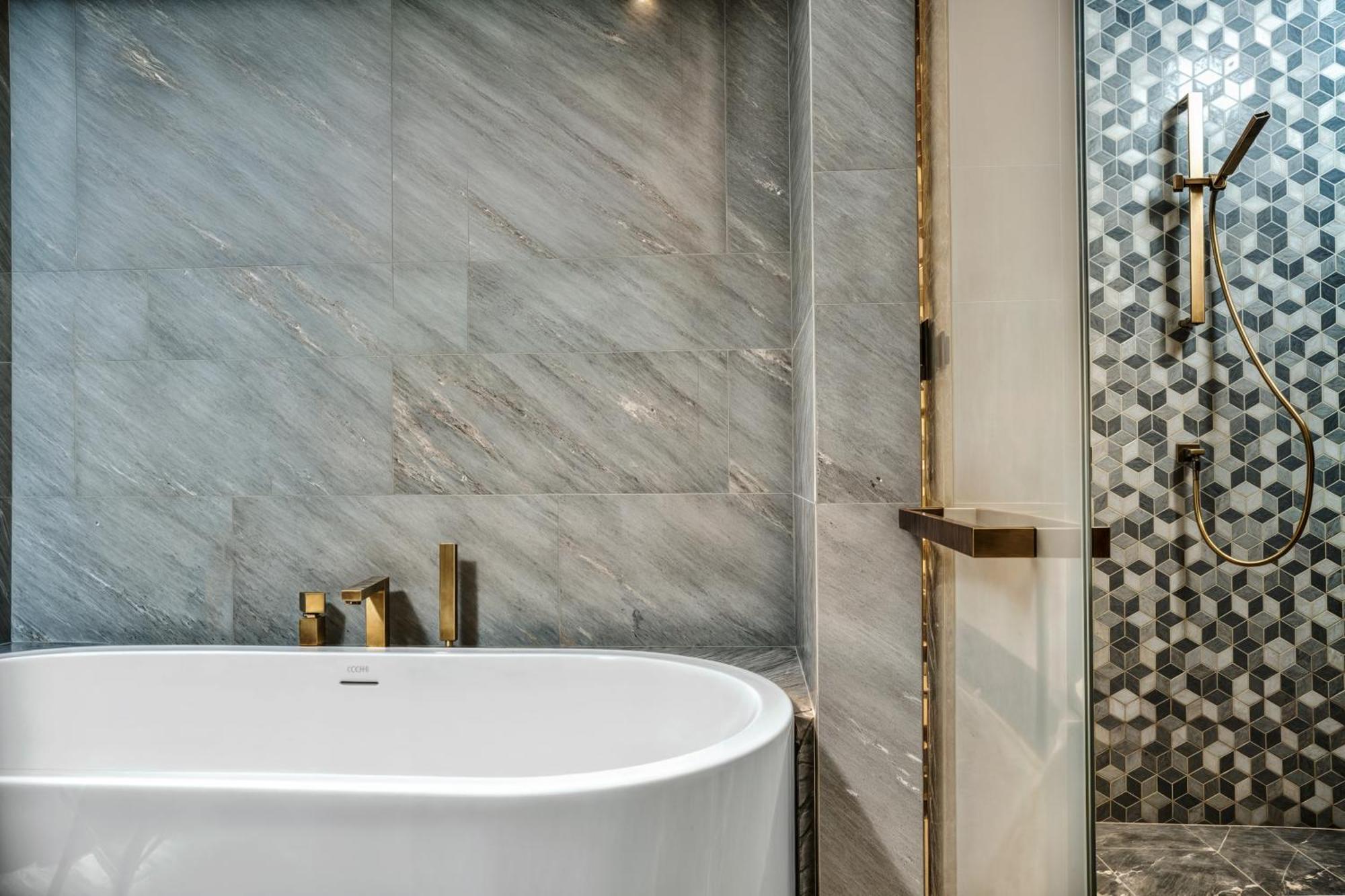 Luxe With Pool View - Lush Greenery I Access Apartment