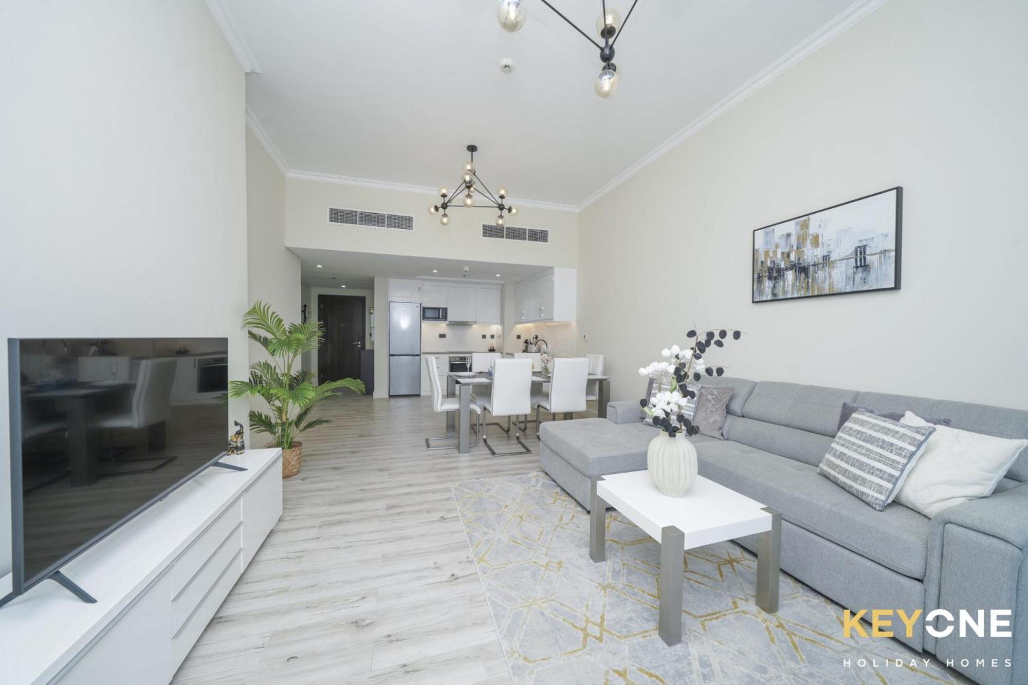 Chic Marina View Living In A Two Bedroom * Dubai