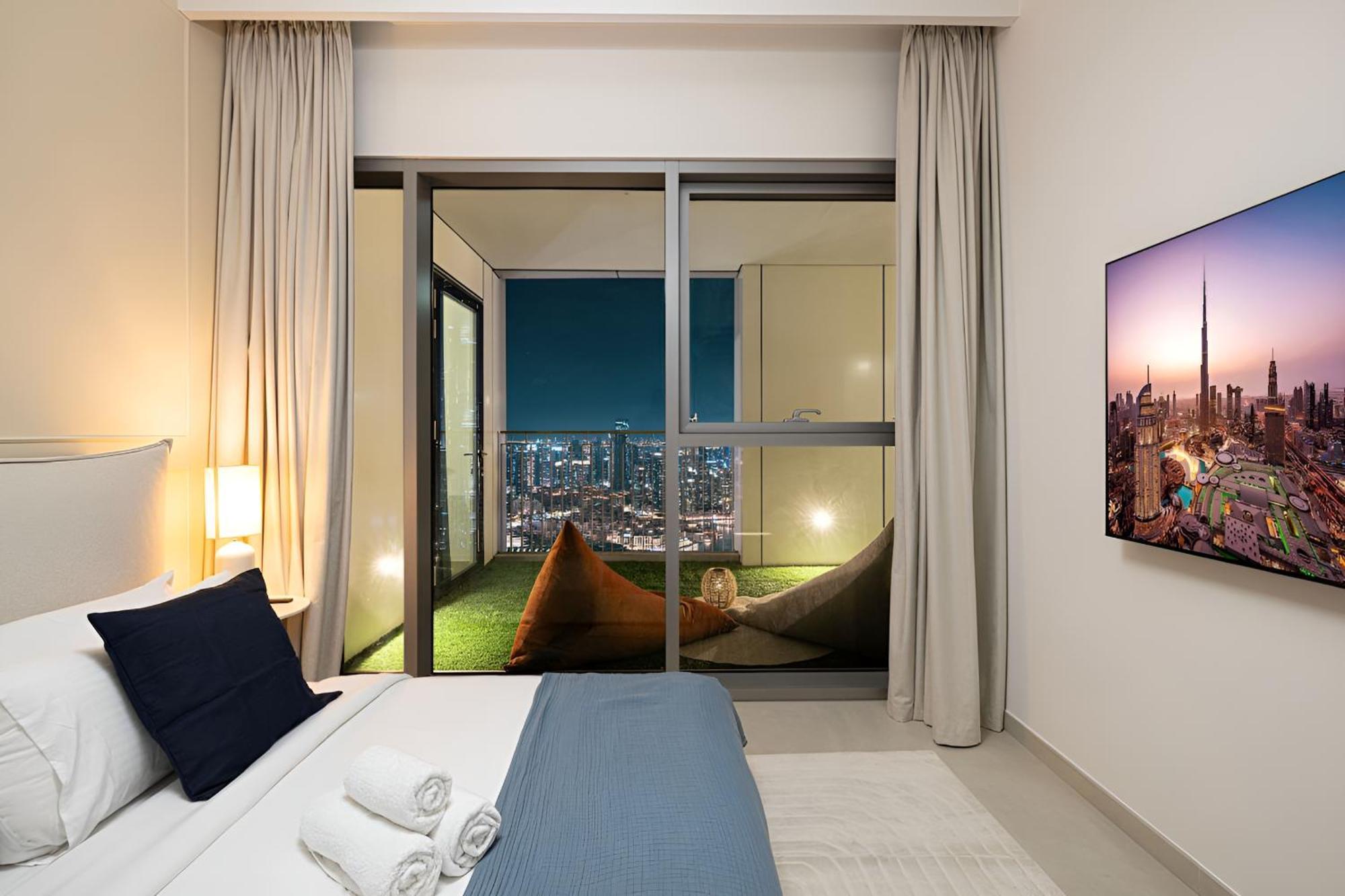 Mall Connection - Burj Views - Turf Balcony Apartment