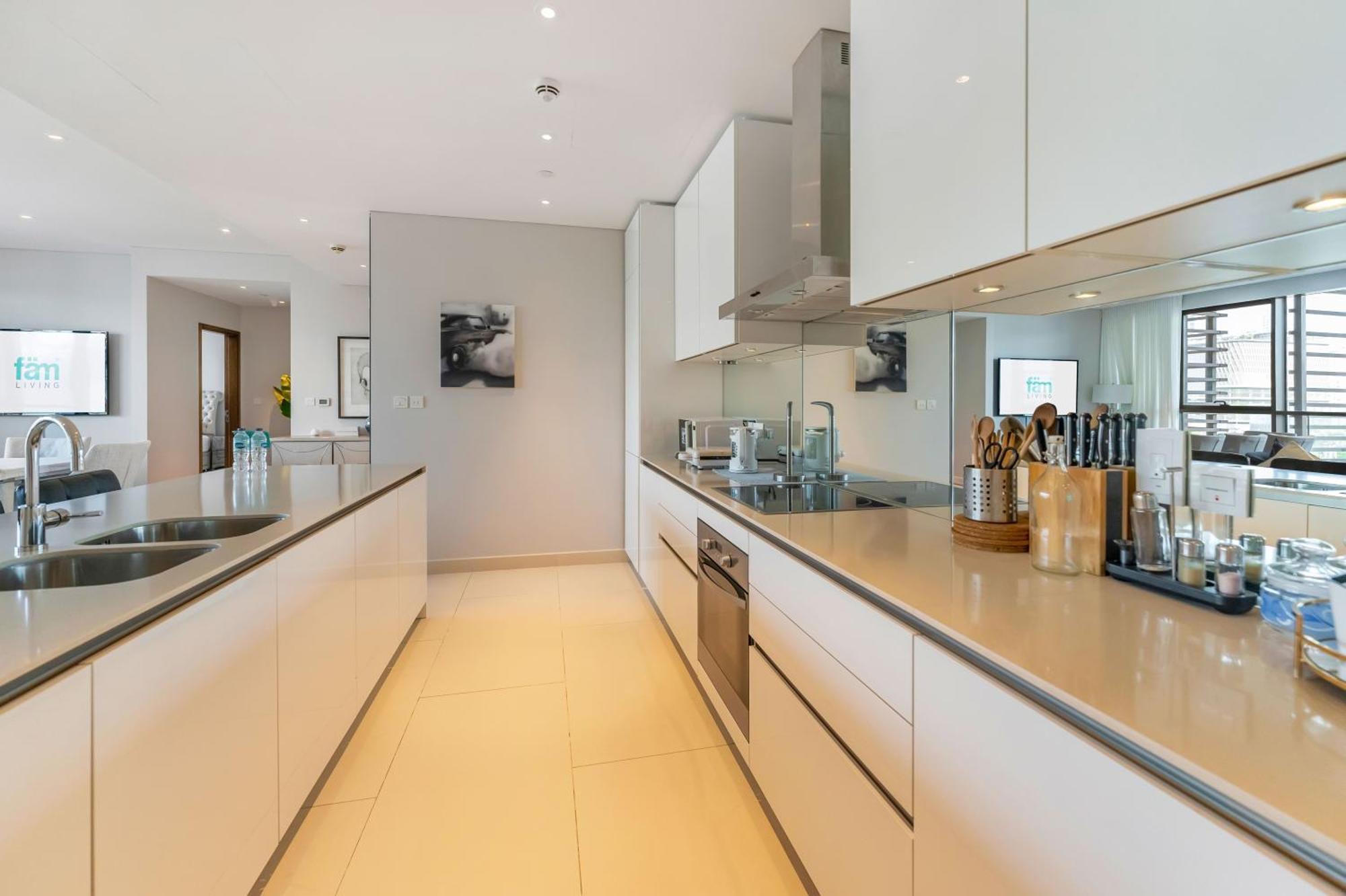 Fam Living - Walk - Opulent Living Apartment