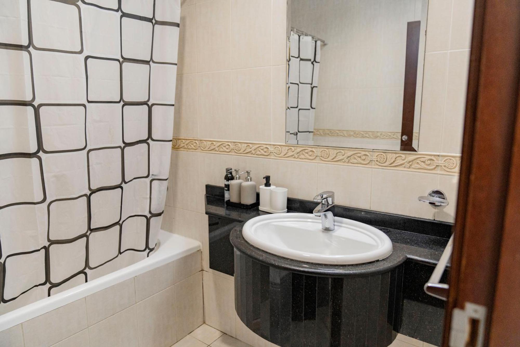 Apartment Stunning 1 Bedroom In Marina Dubai