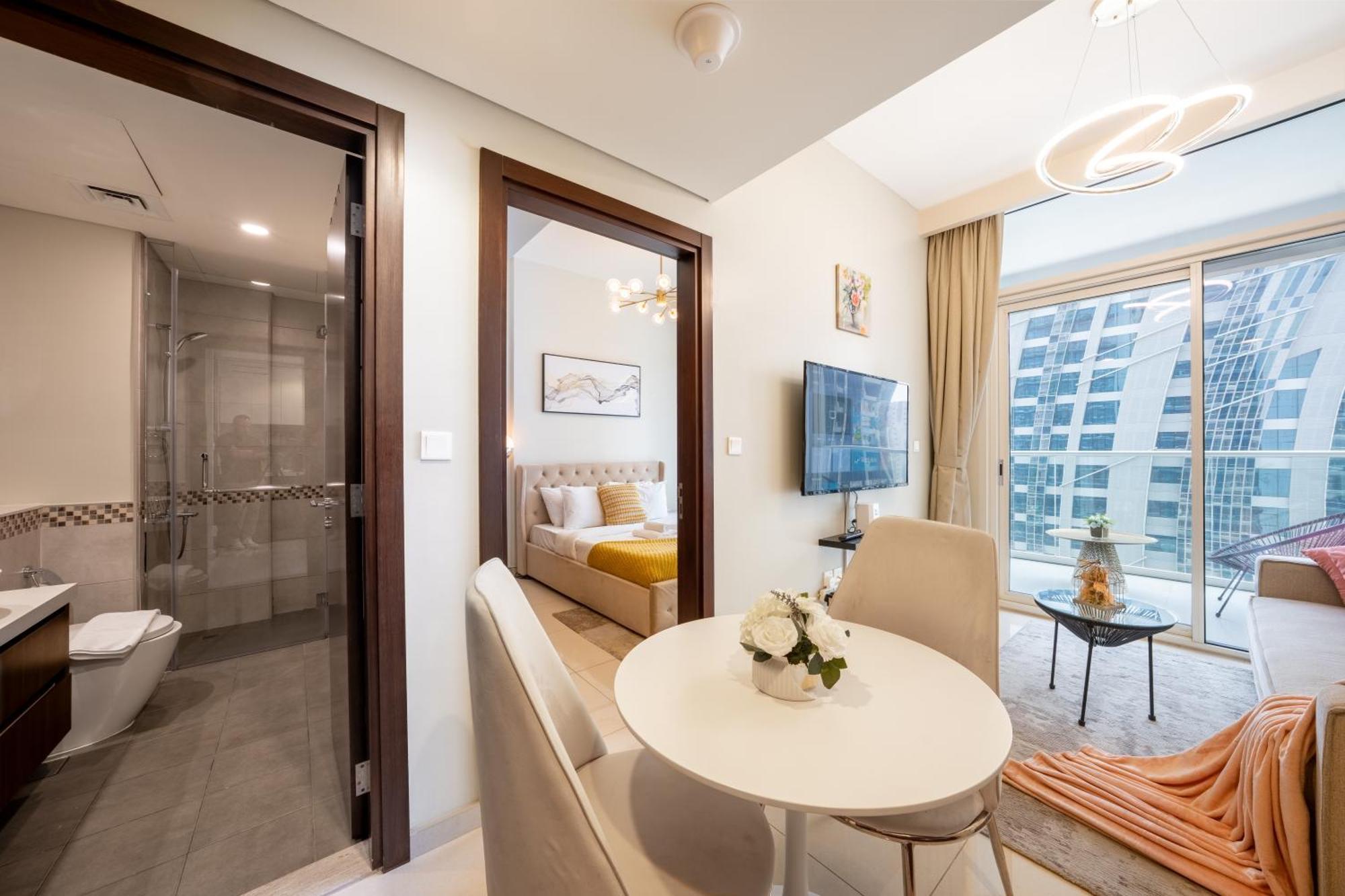 Chic 1-bedroom Retreat With Stunning Canal View Near Burj Khalifa & Business Bay Apartment *
