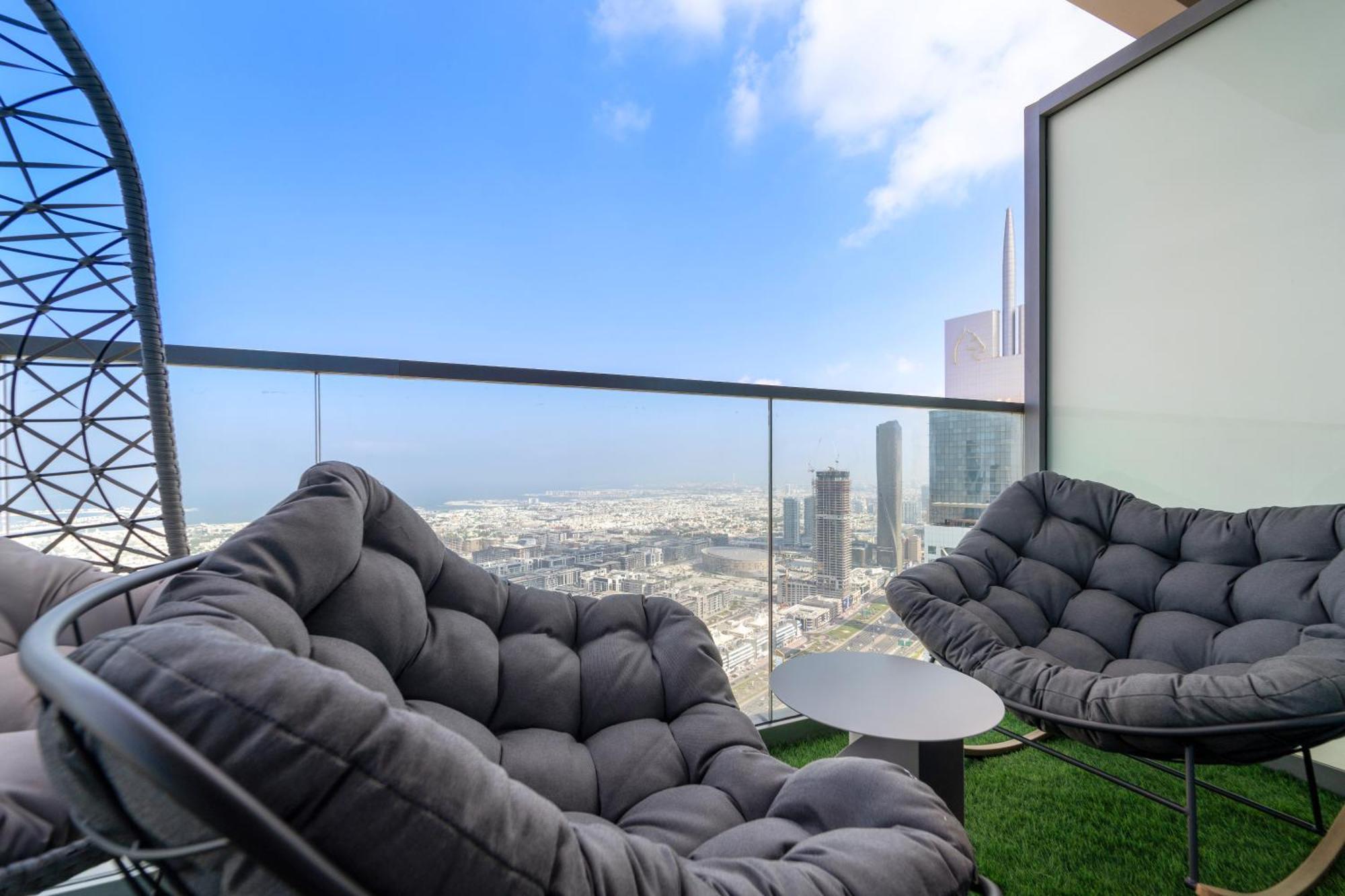 Scenic Infinity Pool With Burj Khalifa Views Apartamento