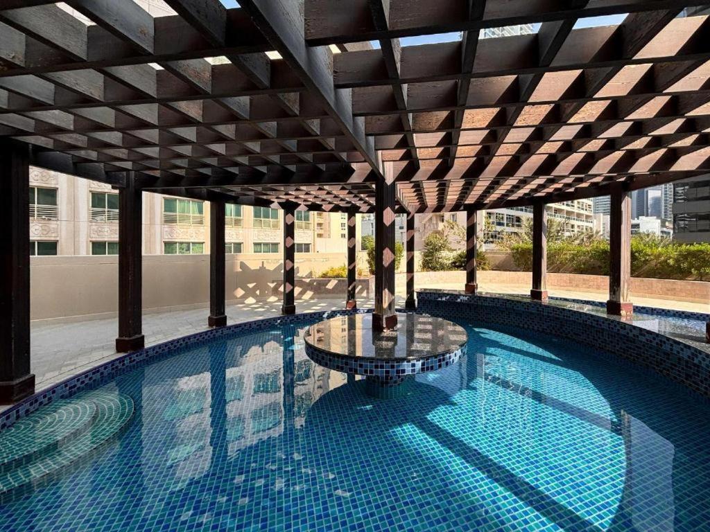 Luxury 1 Bedroom On Marina Walk, Sleeps 5