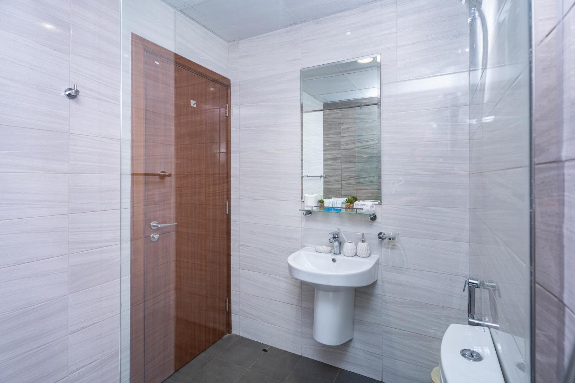 Escape 24 - Luxury Dunya Tower Downtown Near Mall * Dubai