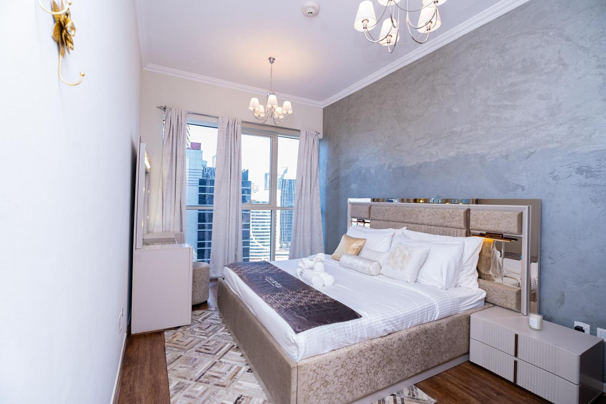 Apartment Escape 24 - Luxury Dunya Tower Downtown Near Mall