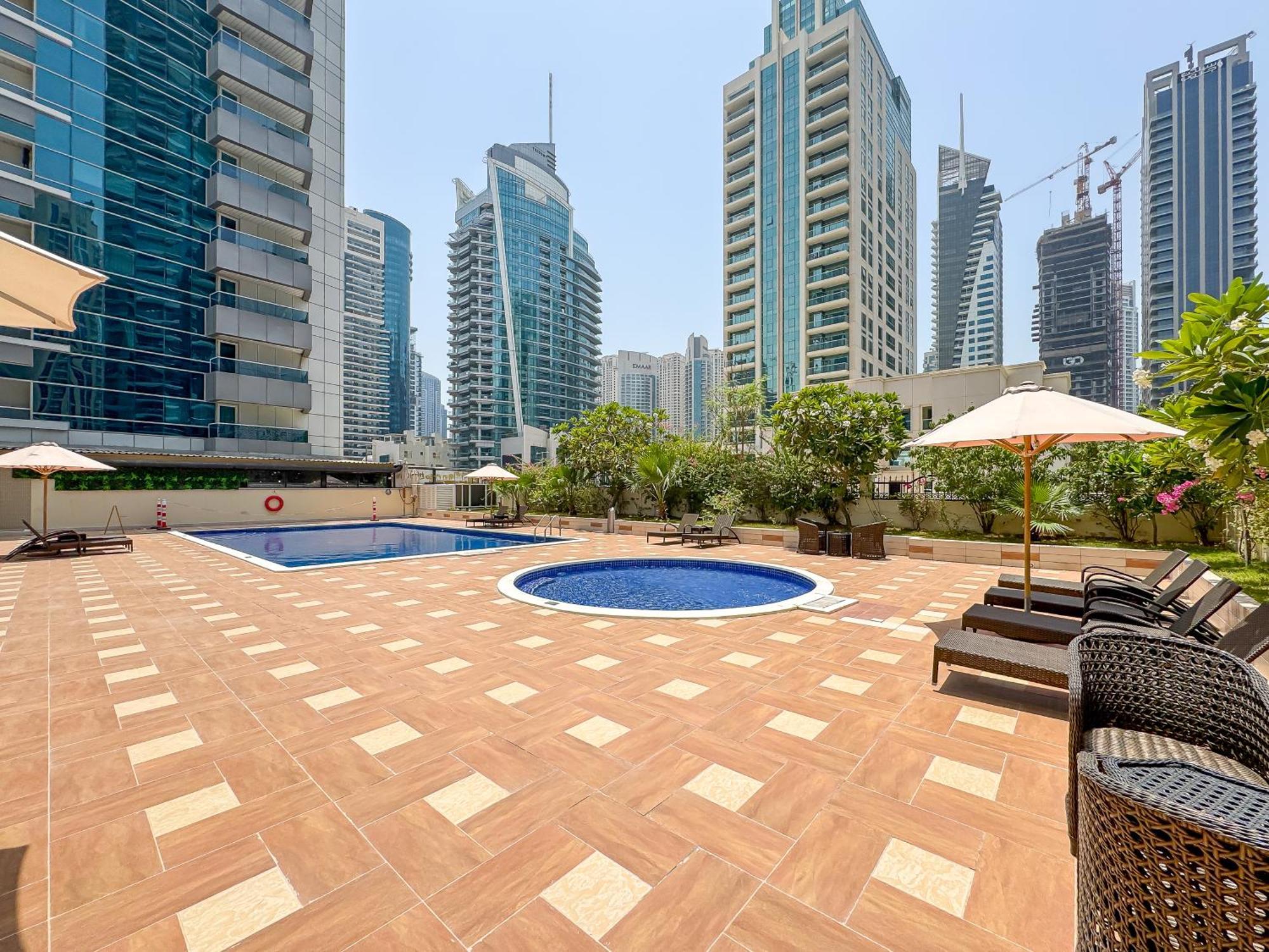 Beauty Of Marina In Our 2br Aptmnt *
