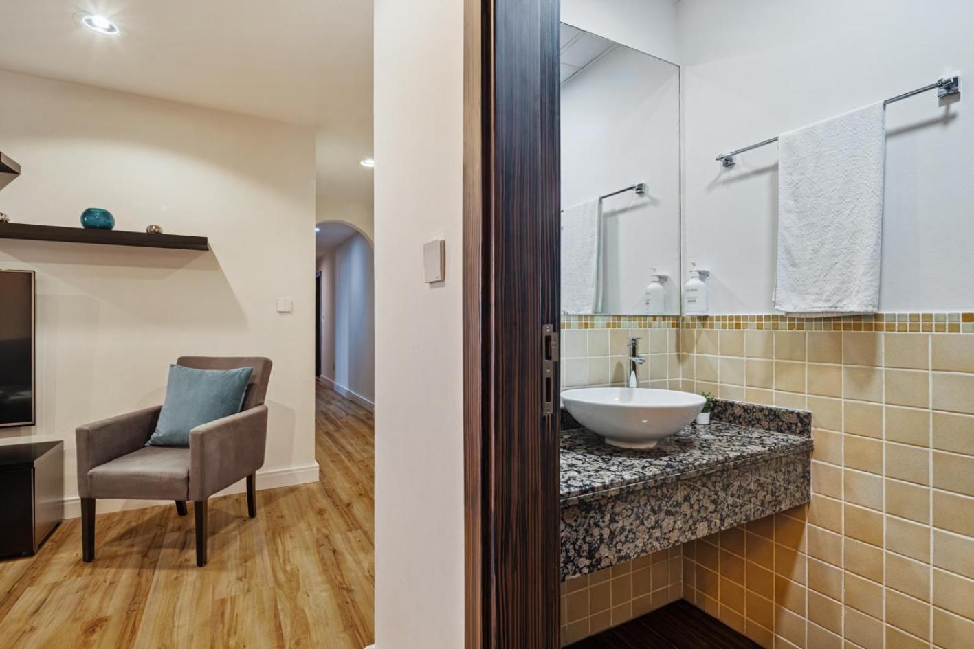 Stunning 5 1 Bedroom On Jbr With Marina View On High Floor Maid's Room, Near Mall, Metro & Cinemas - By Sunkissed Homes Dubai