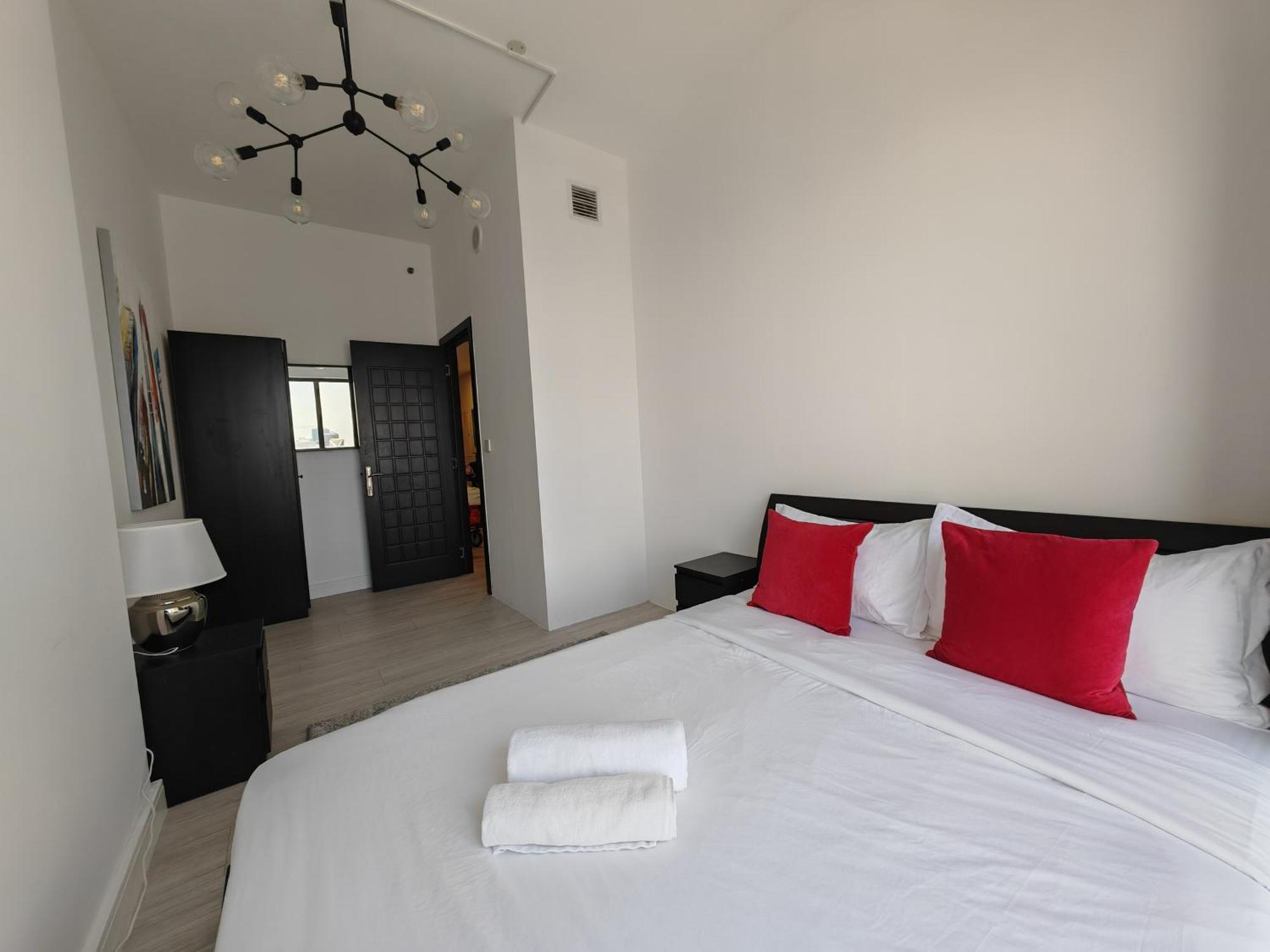 3br With Gorgeous Marina View On Jbr Near Mall, Metro & Eye- By Sunkissed Homes Apartment Dubai