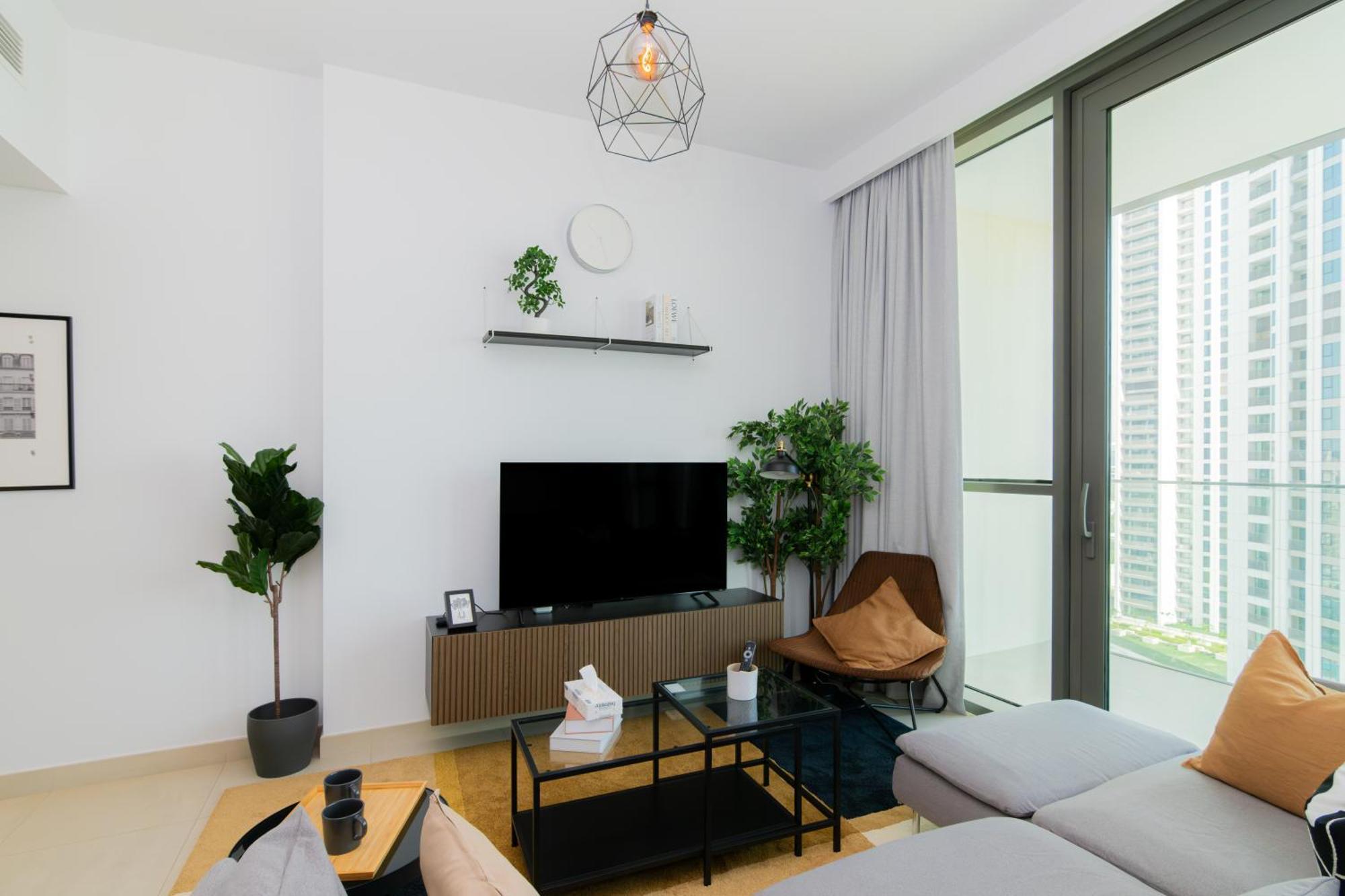 Elite Escape - 1 Bhk Getaway With Mall Access - 1502
