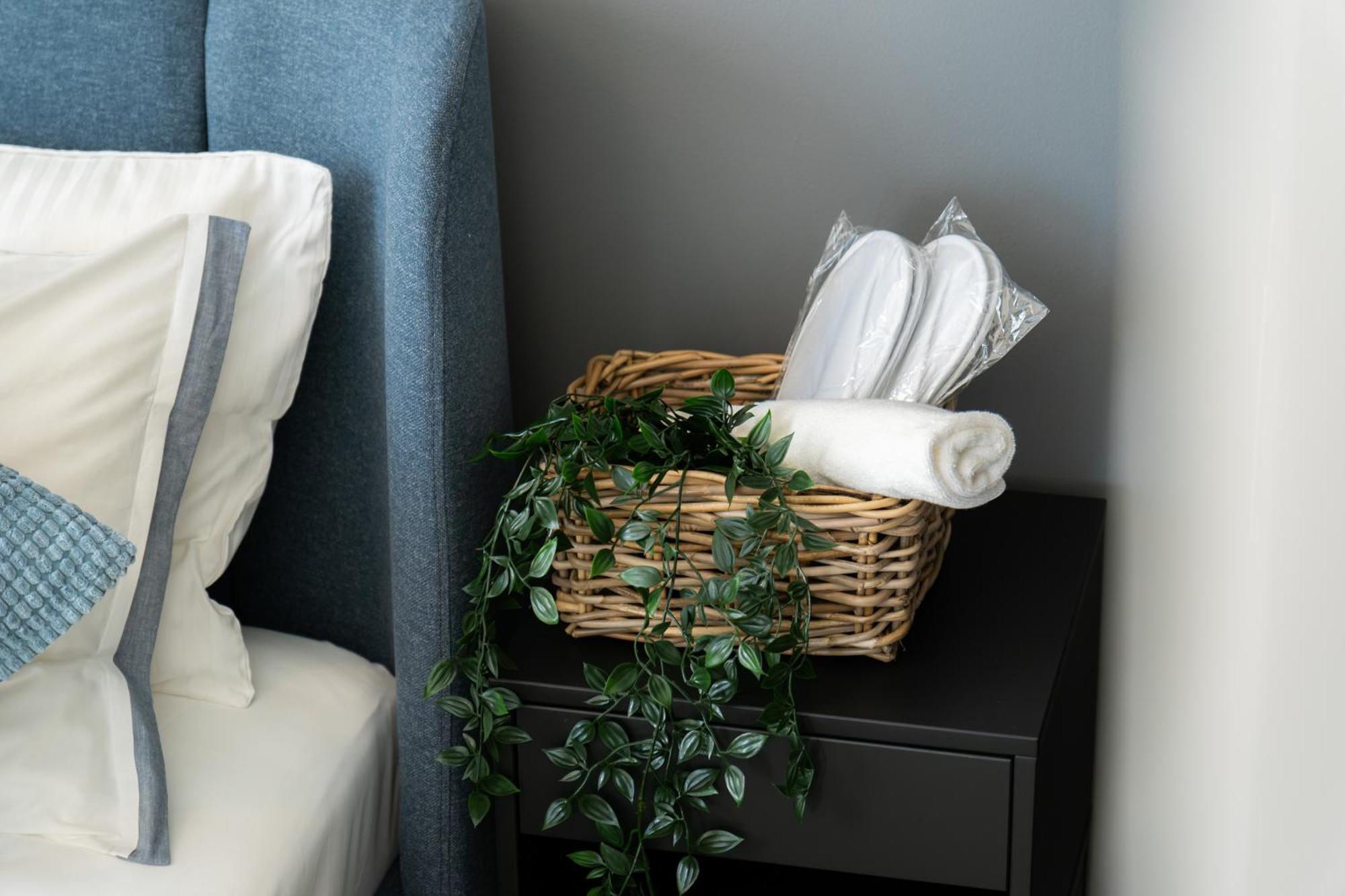 Apartment Elite Escape - 1 Bhk Getaway With Mall Access - 1502