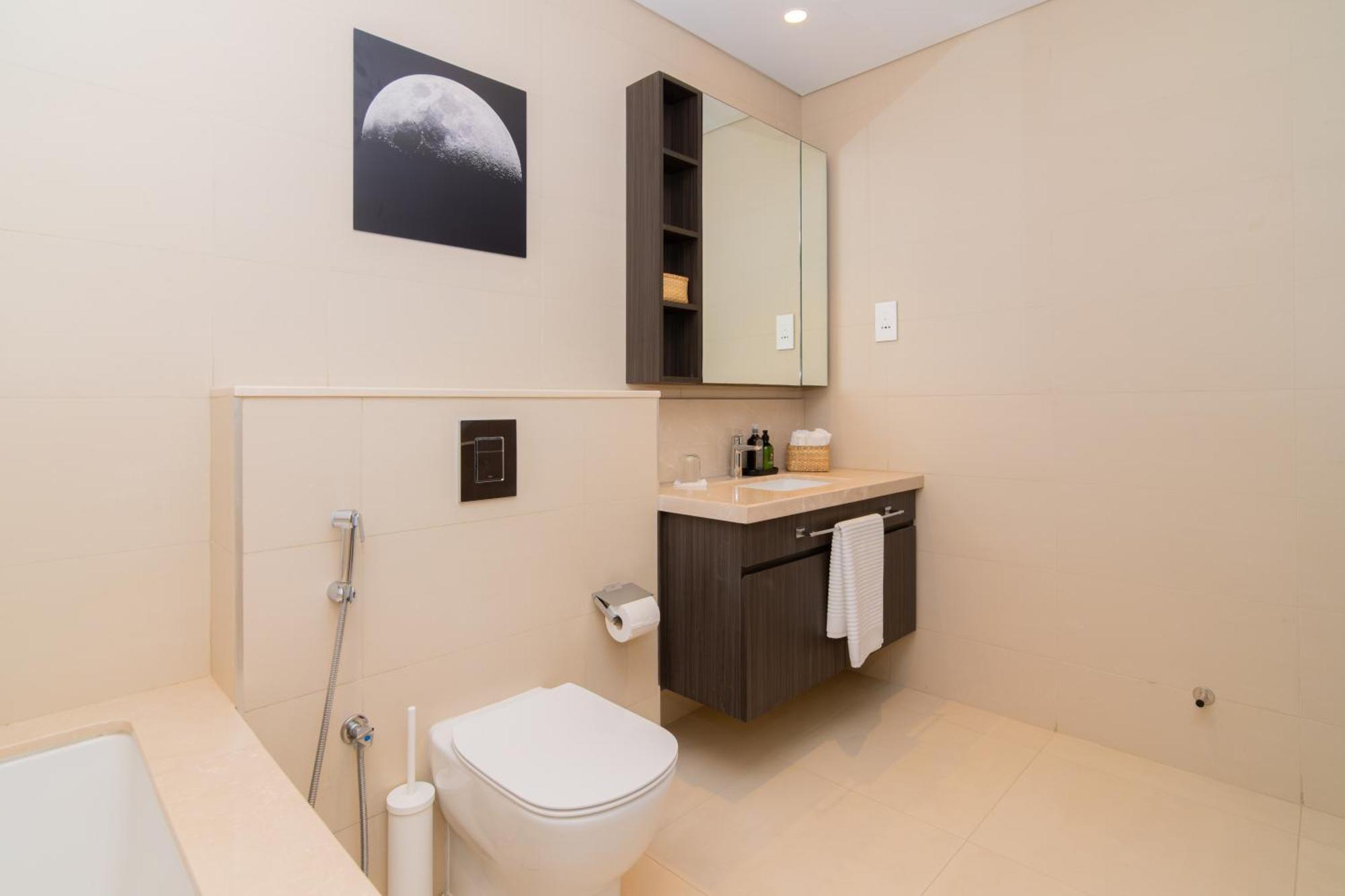 Elite Escape - 1 Bhk Getaway With Mall Access - 1502 Apartment *