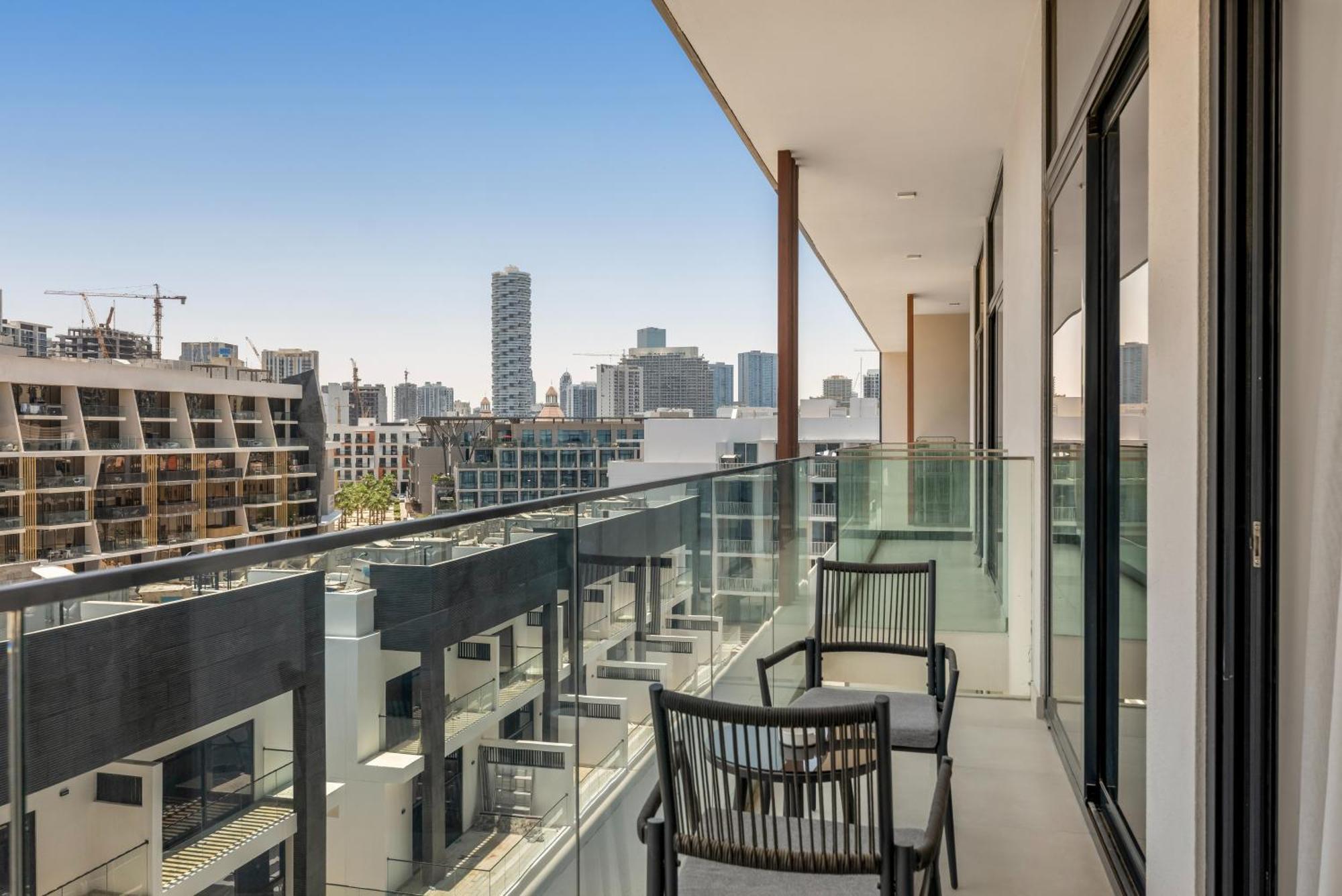 Waves - Comfortable Jvc With Balcony And Maids Apartamento Dubai