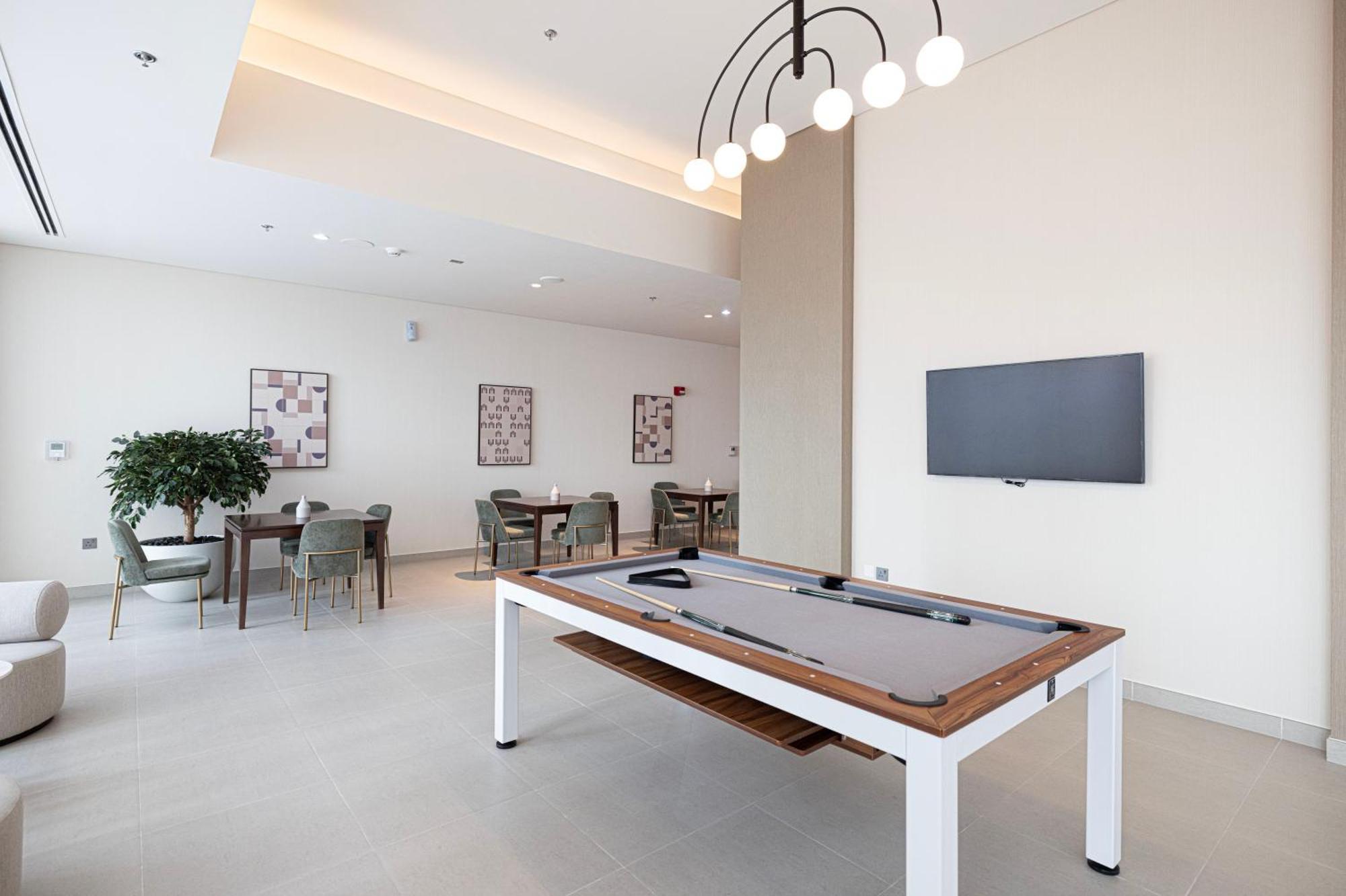Apartment Downtown Stunning 4br With Amazing Pool & Amenities *