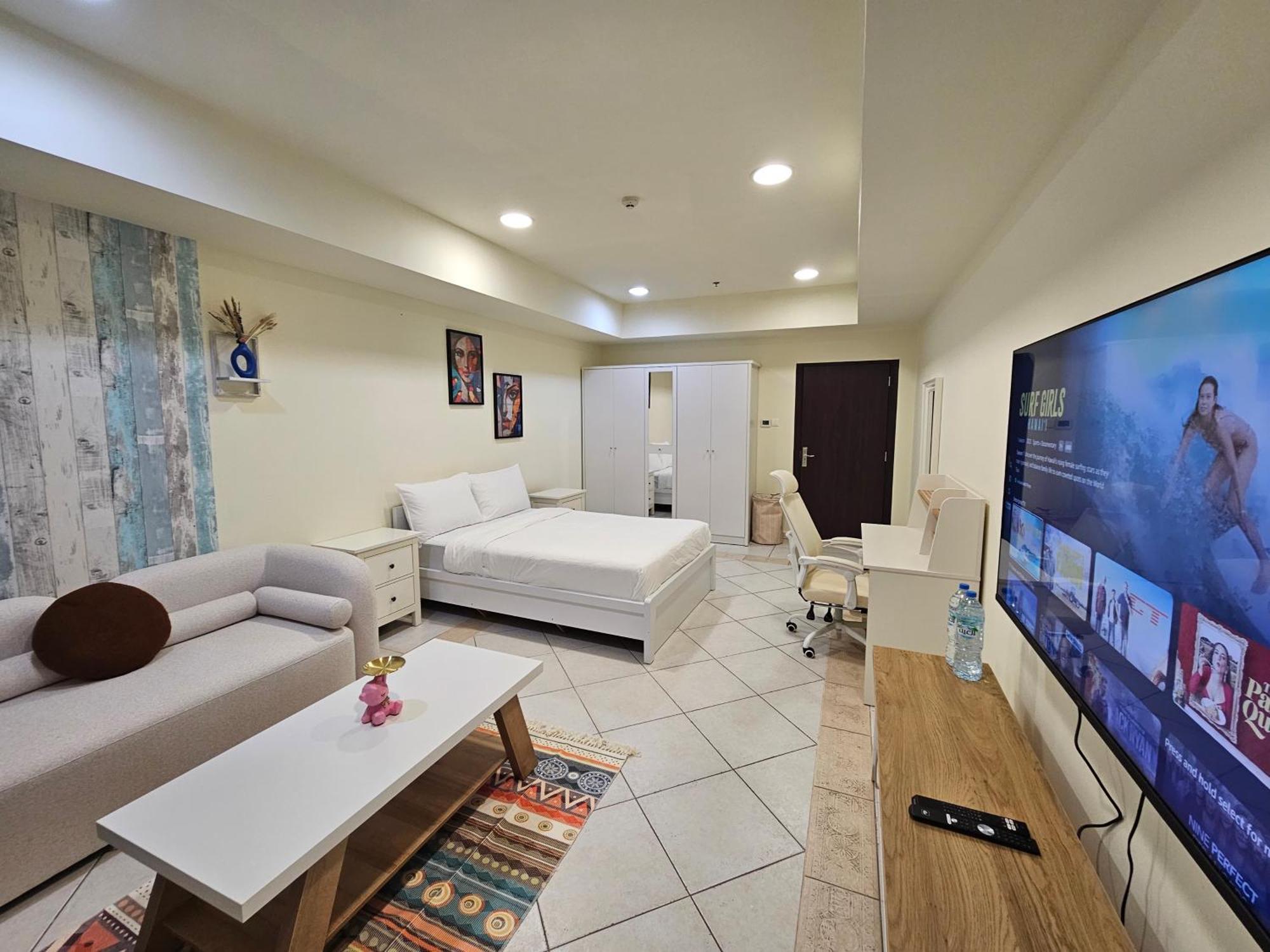 Super Host At Highest Residential Tower In The World, Private In A Shared Homestay