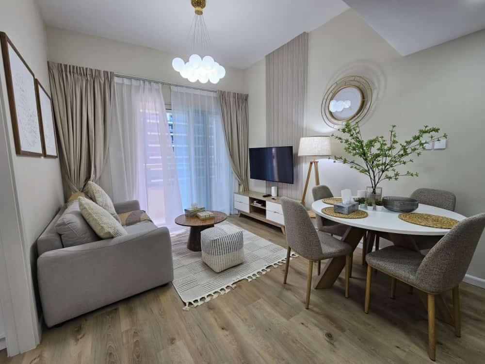 Golden Hour Marina View Apartment