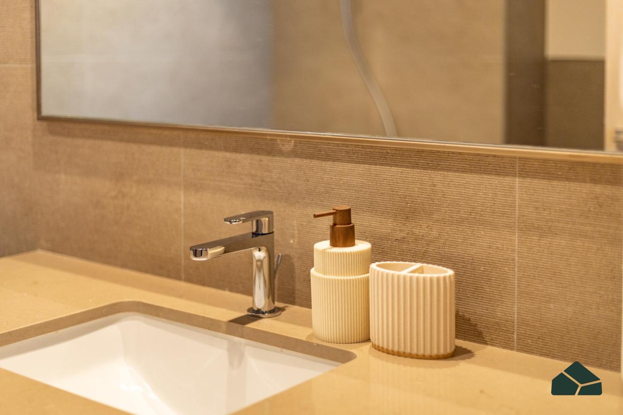 Grande Tranquil 2br Next To Opera By Bms * Dubai