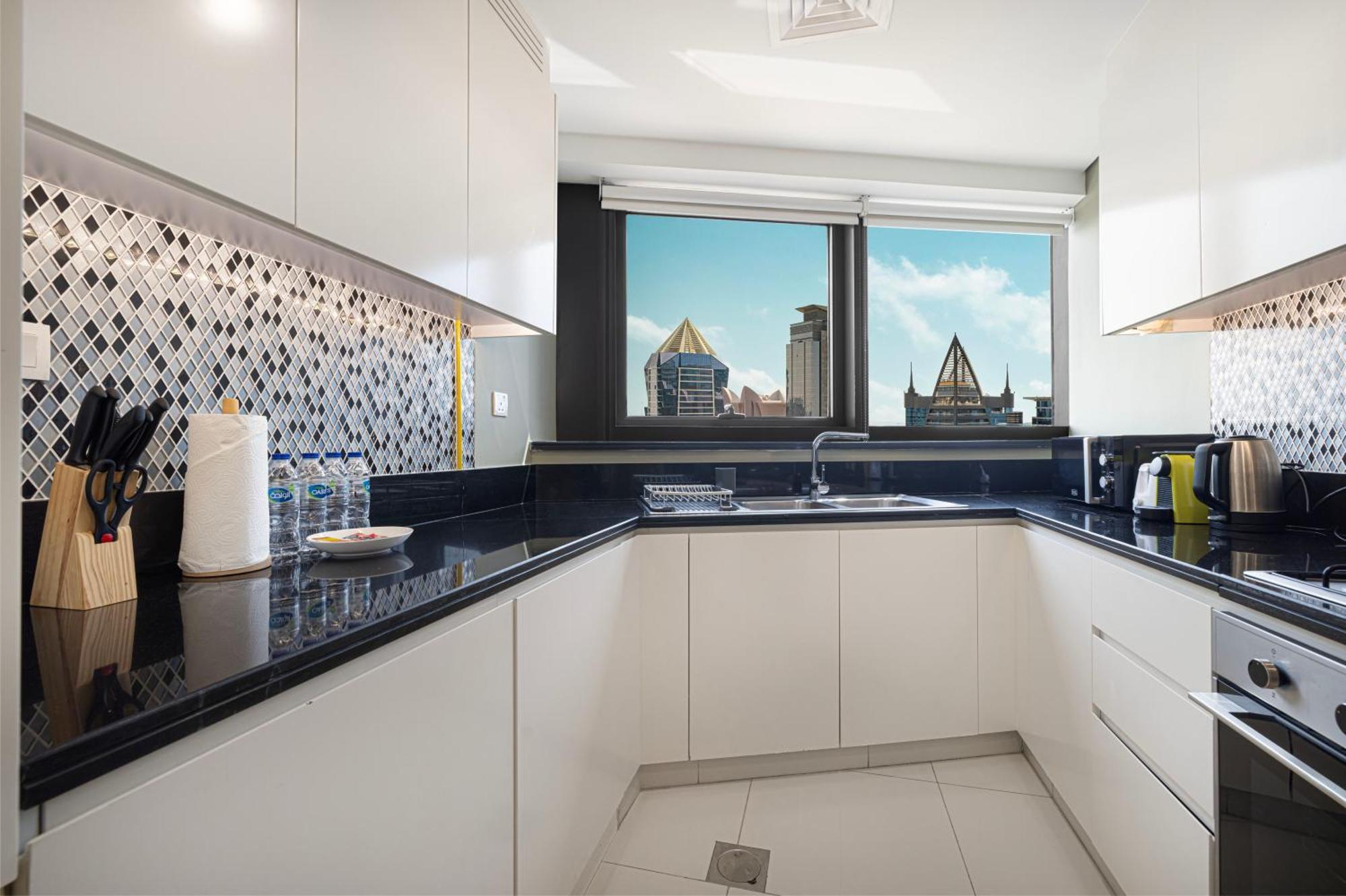 Scenic Infinity Pool With Burj Khalifa Views Apartamento
