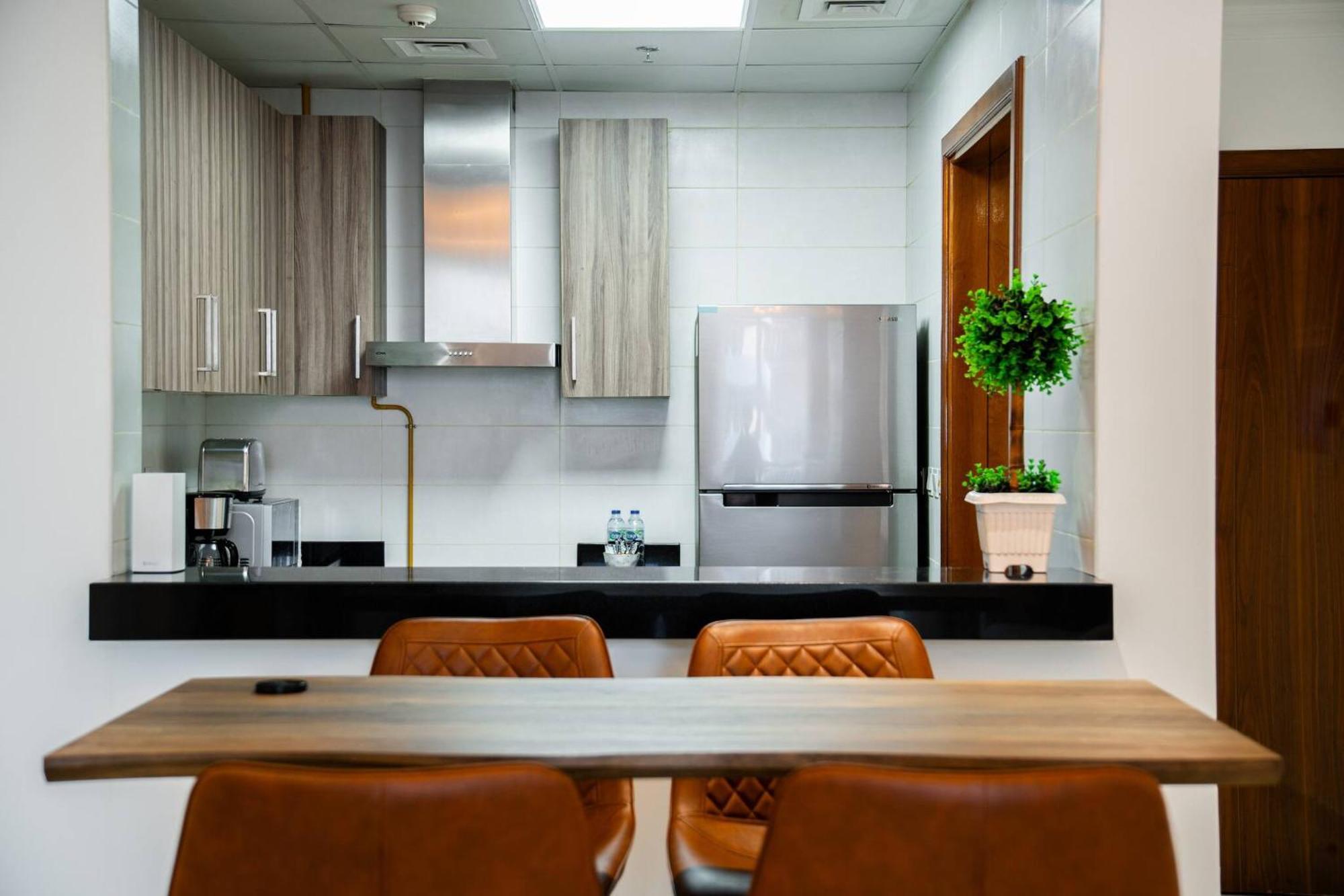 Elegant Escapes - Homely 1b In Dunya Tower