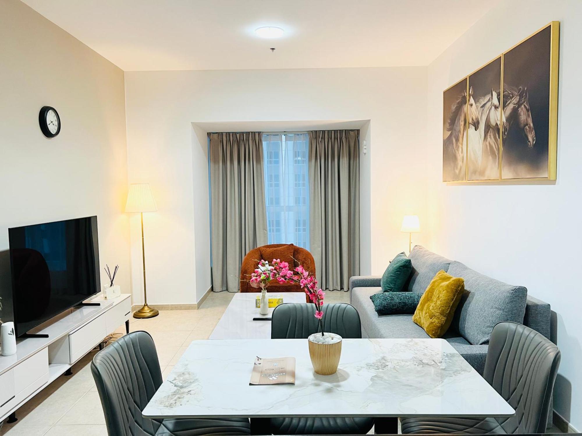 1 Bedroom Flat, Luxury Amenities, Opp & Club With Free Parking In Marina Apartment *