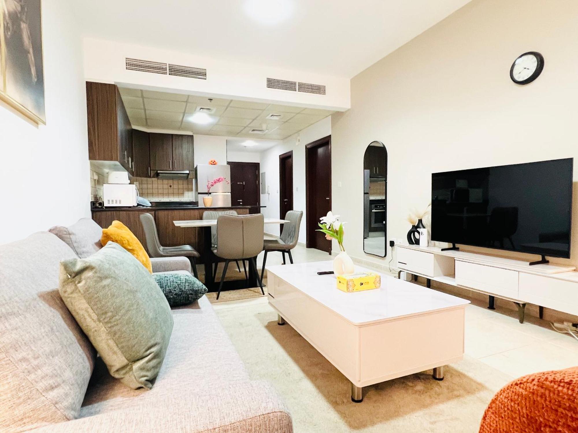1 Bedroom Flat, Luxury Amenities, Opp & Club With Free Parking In Marina Apartment Dubai