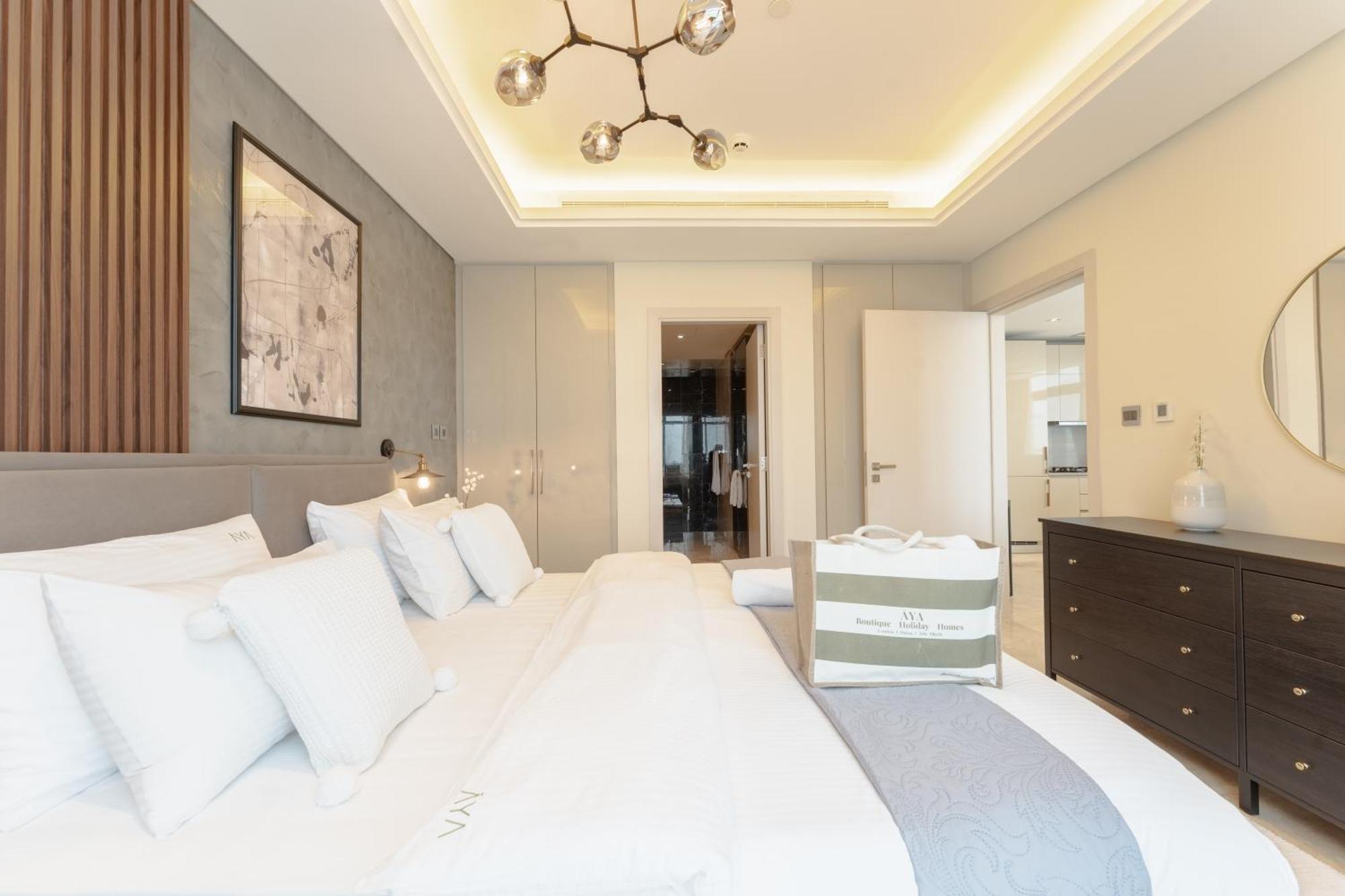 Elegant Palm Jumeirah Retreat With Breathtaking Sea Views By Aya Boutique Apartment