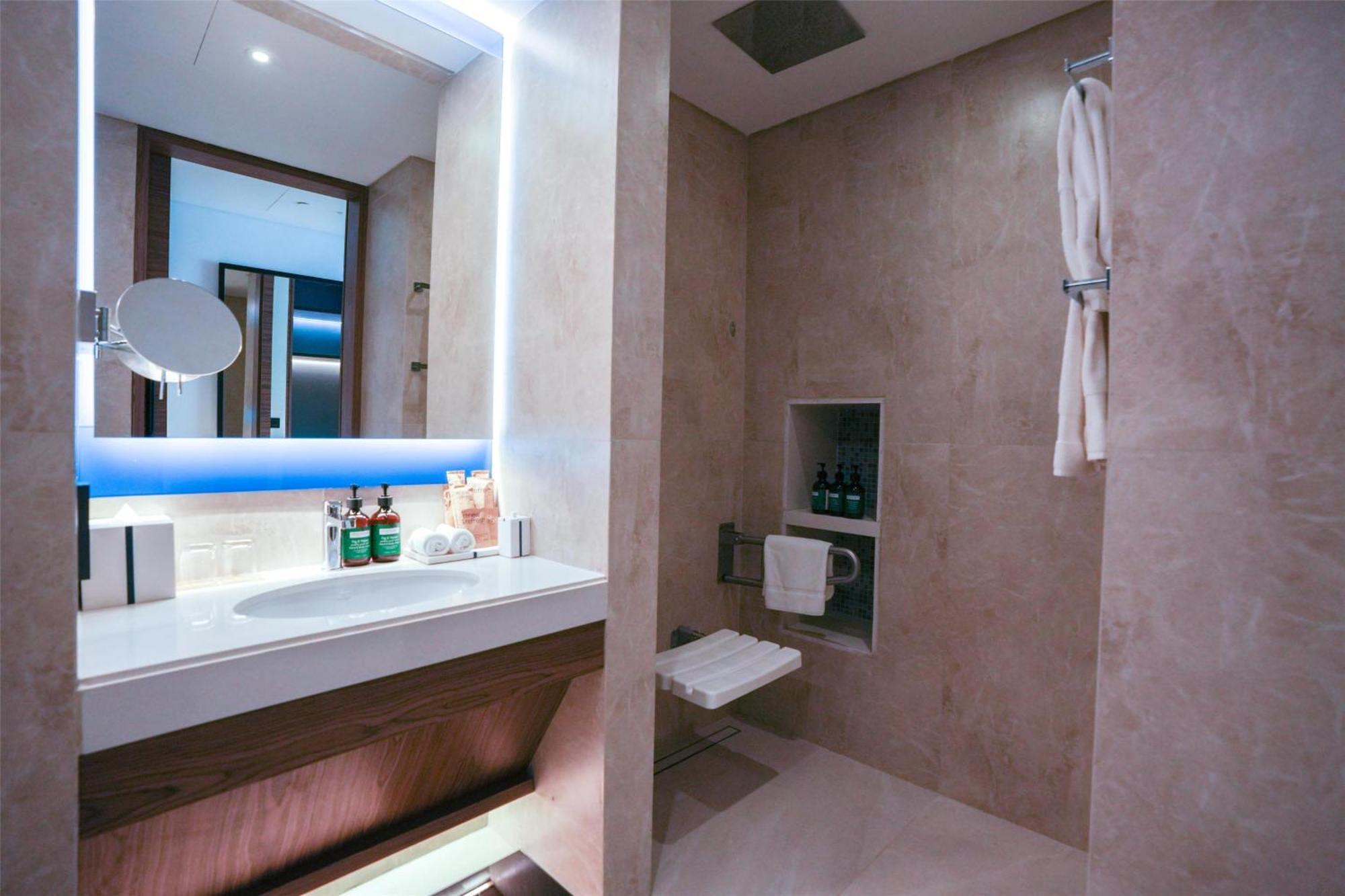 Hotel Tumbi West Palm Dubai,tapestry Collection Hilton 4*