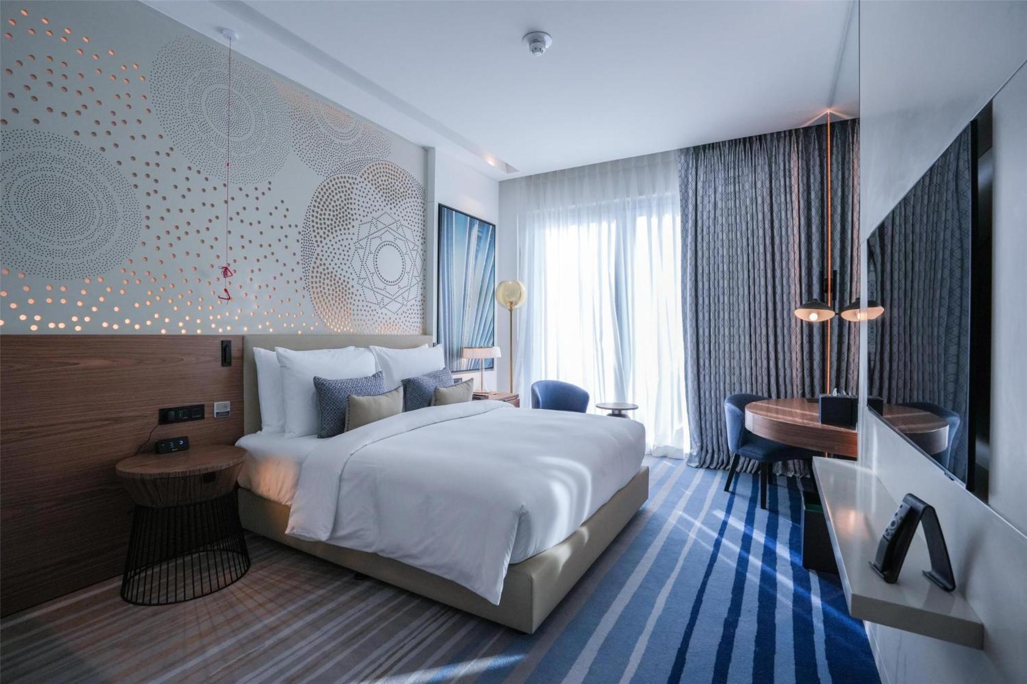 Tumbi West Palm Dubai,tapestry Collection Hilton Hotel Dubai