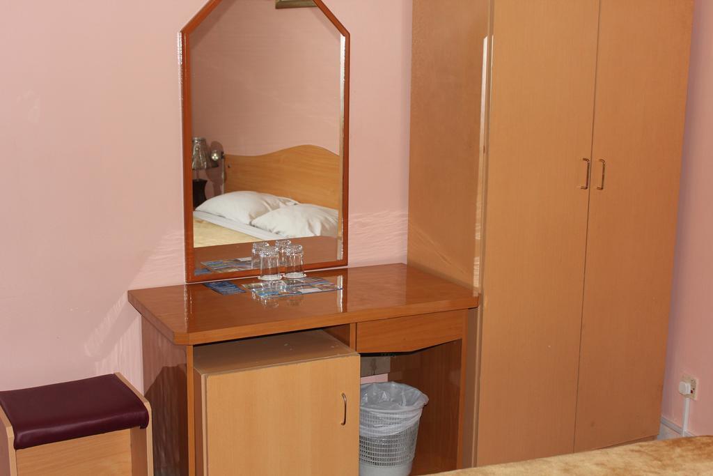 Zaineast Hotel *