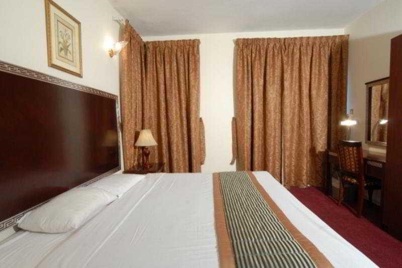 Royal Plaza Aparthotel 3*