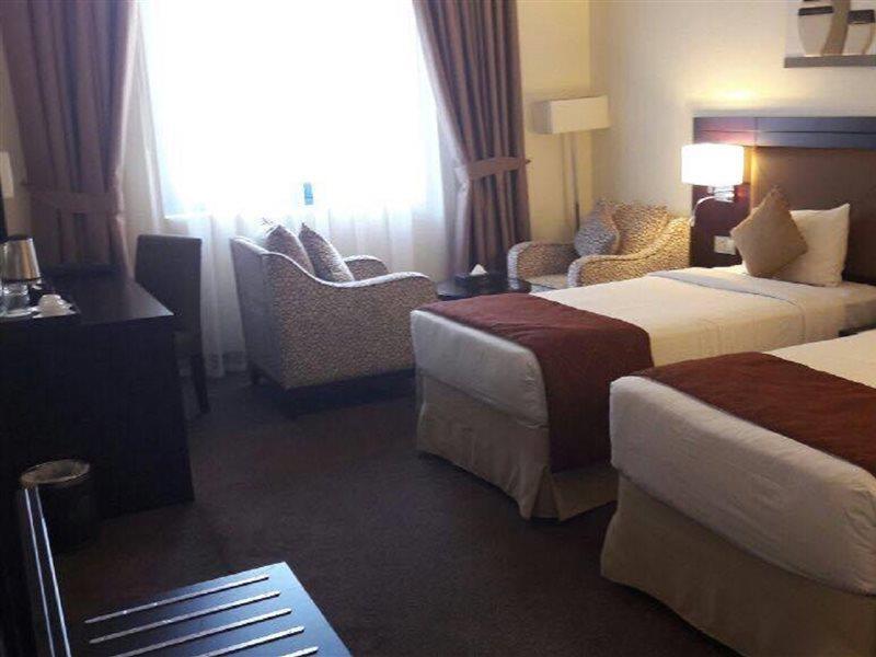 Landmark Summit Hotel