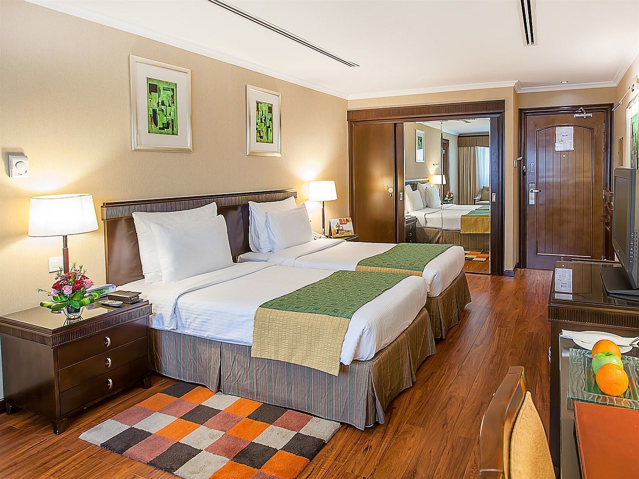 Howard Johnson Plaza By Wyndham Deira Hotel Dubai
