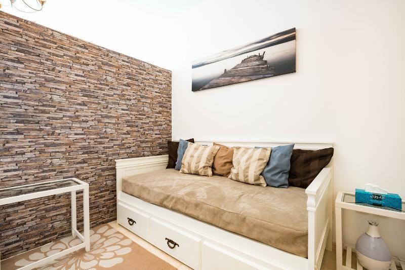 Studio - Skycourts Apartment