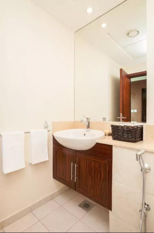 Faraway Homes - Burj Residences * Dubai