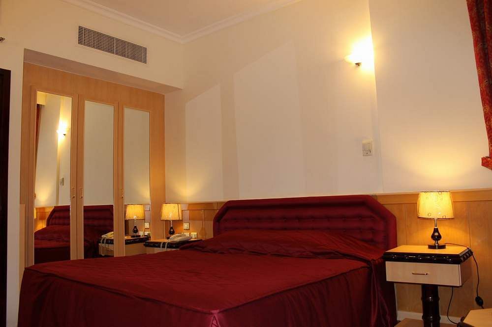 Kings Park Otel 3*