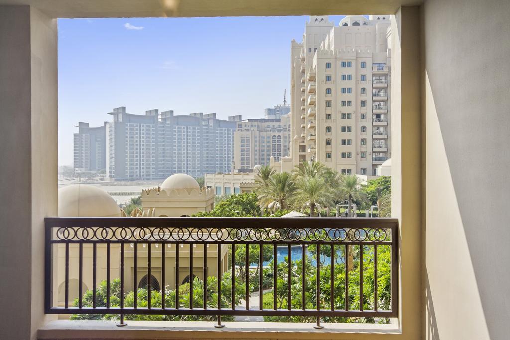 Bespoke Homes - Palm Jumeirah- 2 Bedroom & Pool Access, South Dubai