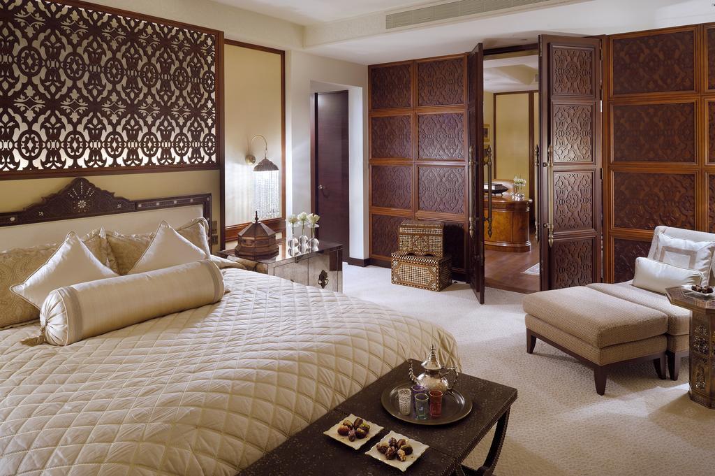 Palace Downtown 5*