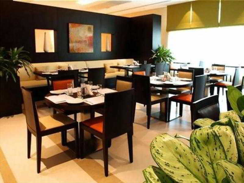 Hotel Express Safa Park By Ihg