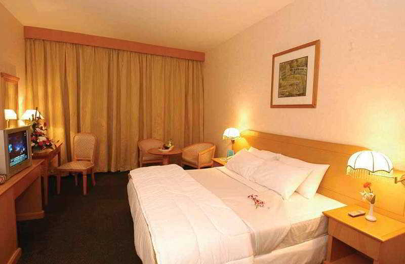 Landmark Summit Hotel