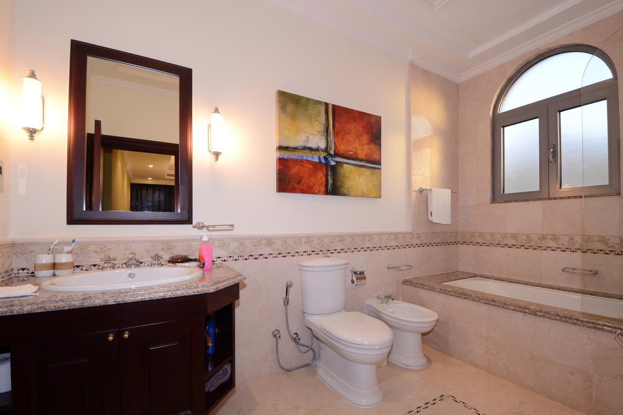 Six Bedroom Palm Jumeirah Villa *