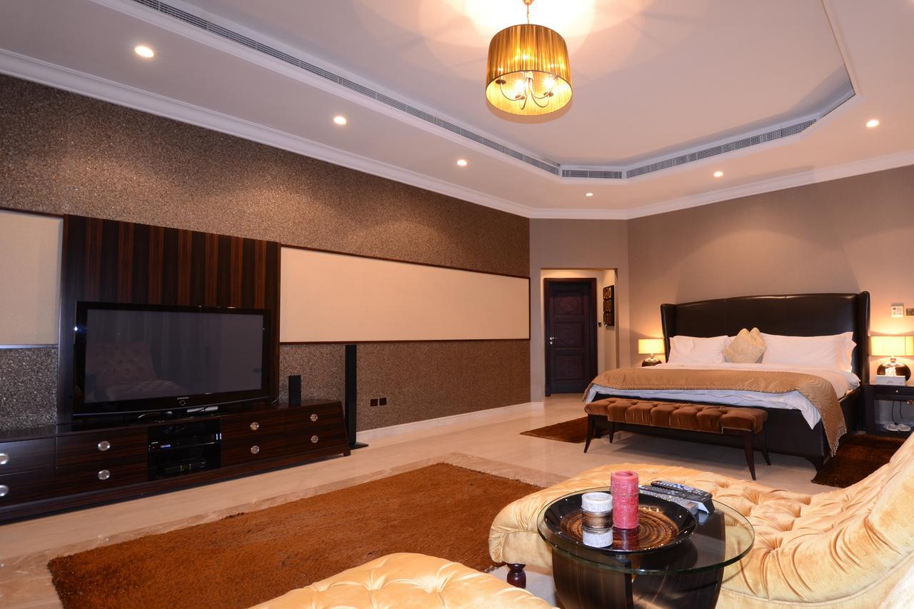 Villa Six Bedroom Palm Jumeirah *